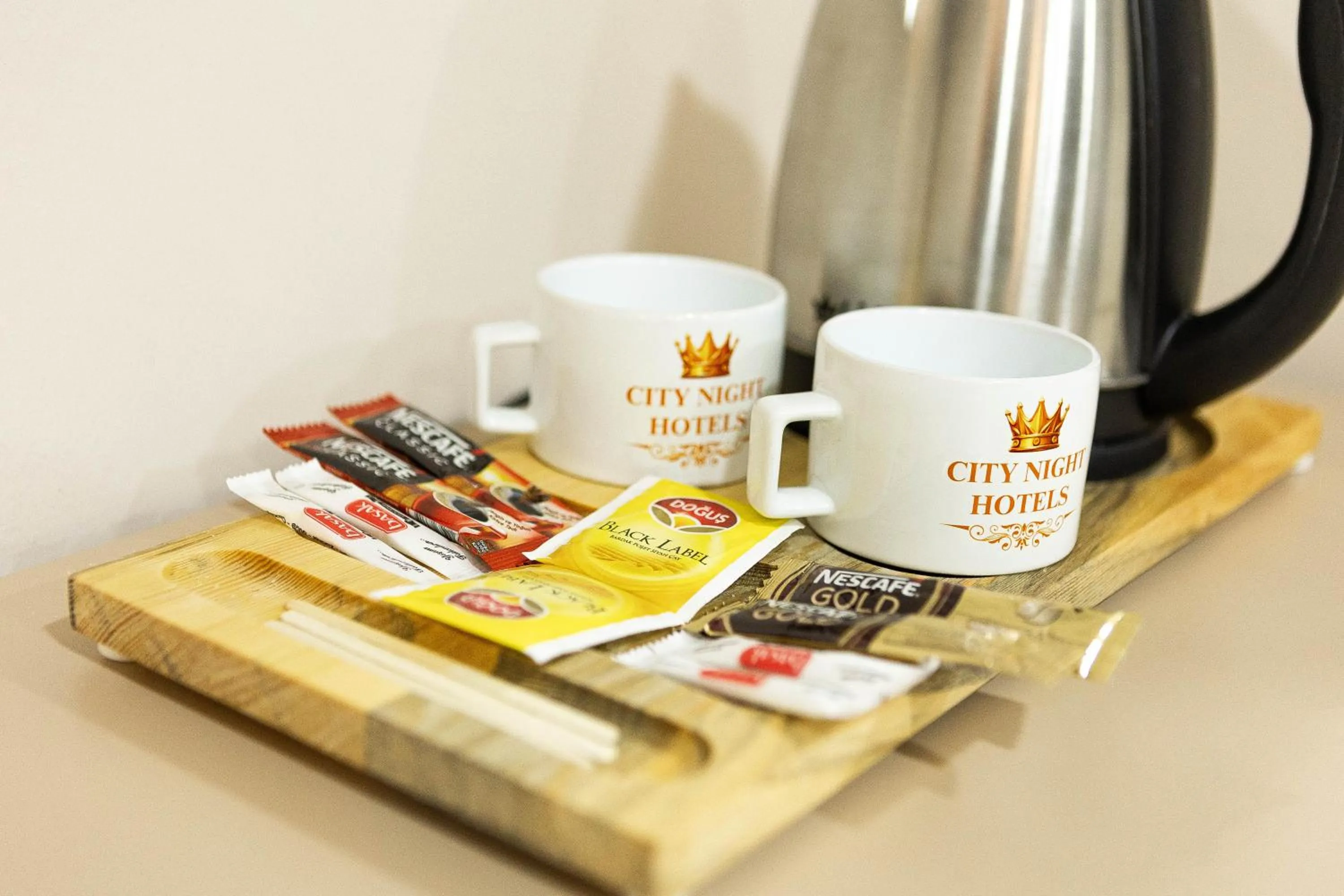 Coffee/tea facilities in City Night Suites & Hotels