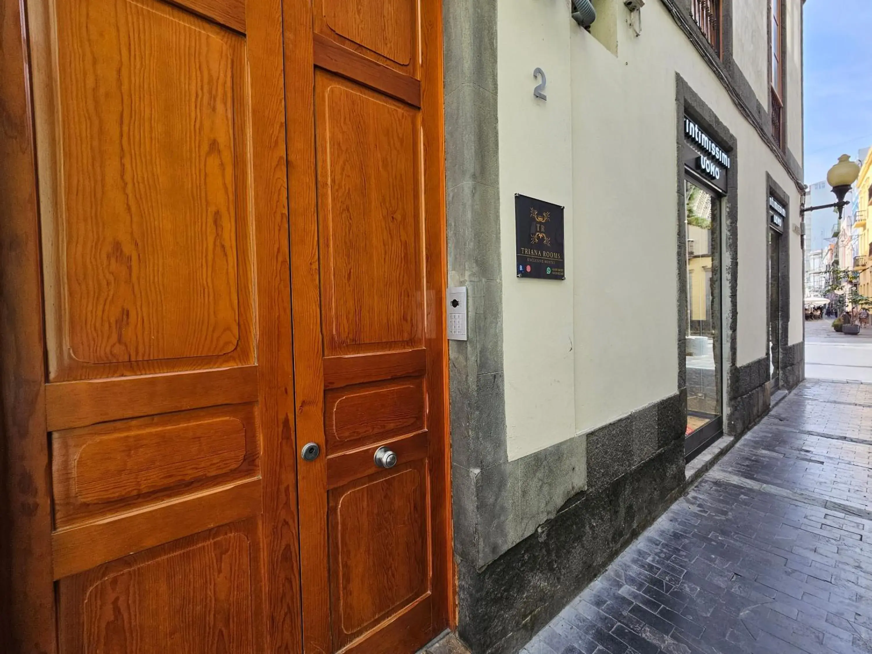 Facade/entrance in Triana Rooms EH Facade/entrance in Triana Rooms EH