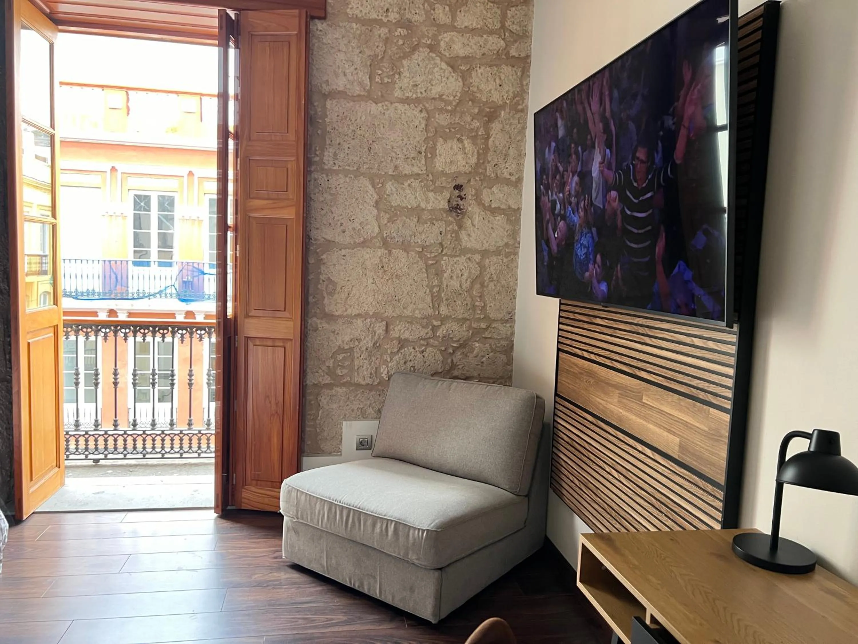 TV and multimedia in Triana Rooms EH