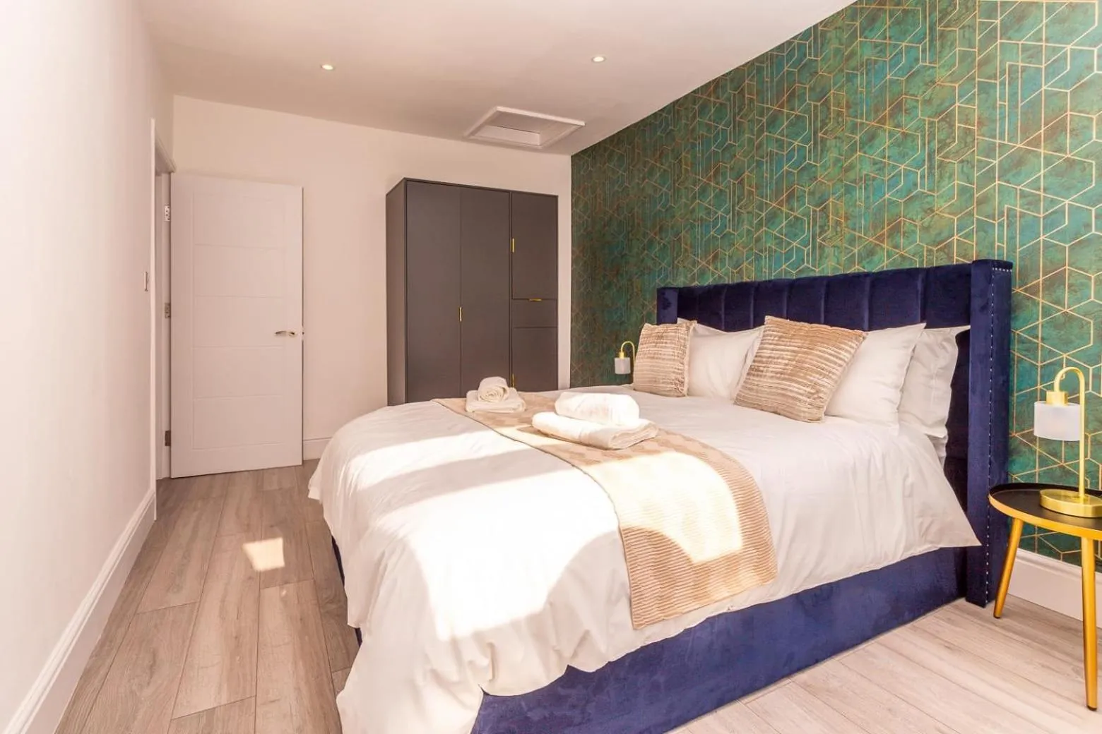 Modern 3 and 2 bedroom apartment in Maida Vale