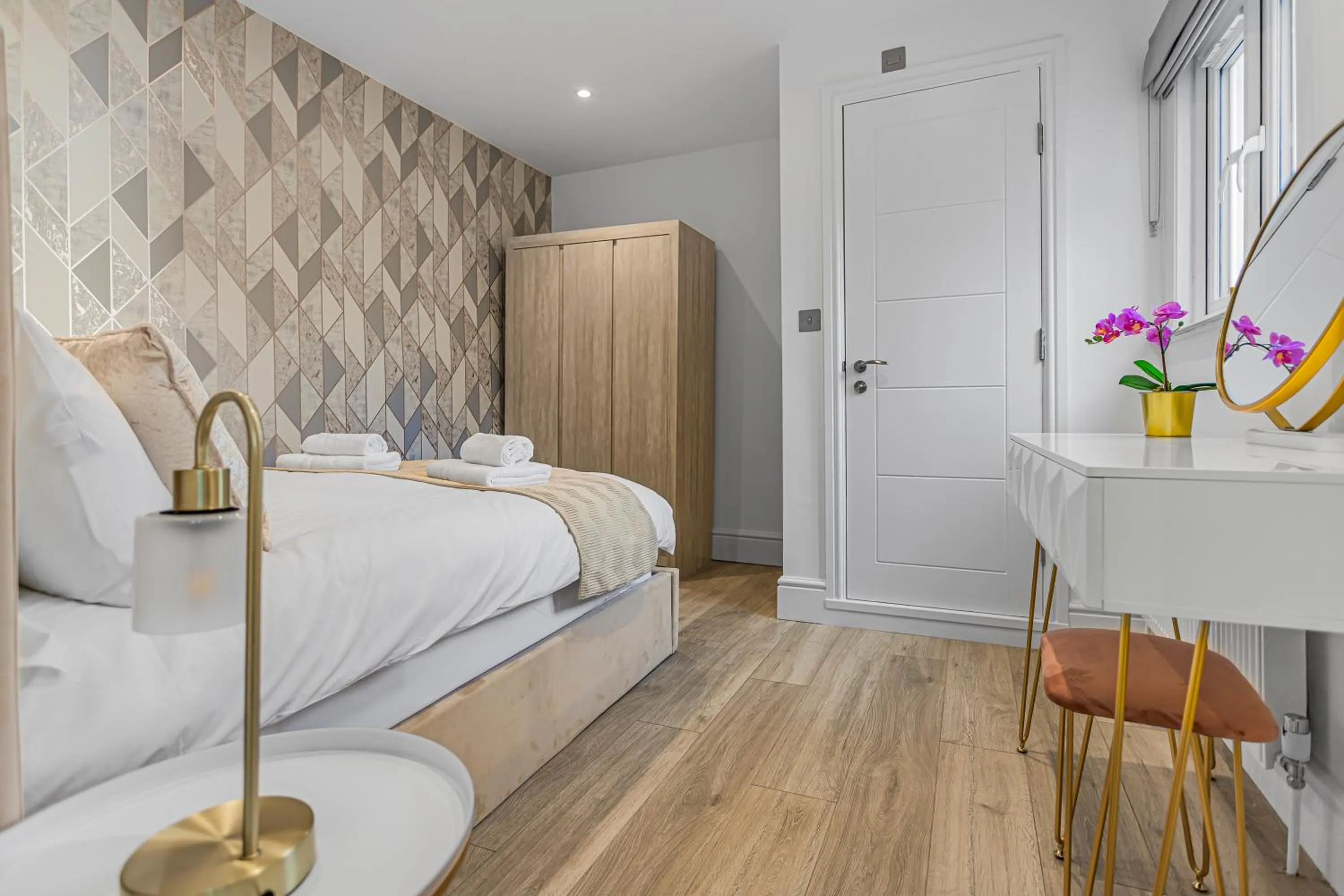 Modern 3 and 2 bedroom apartment in Maida Vale