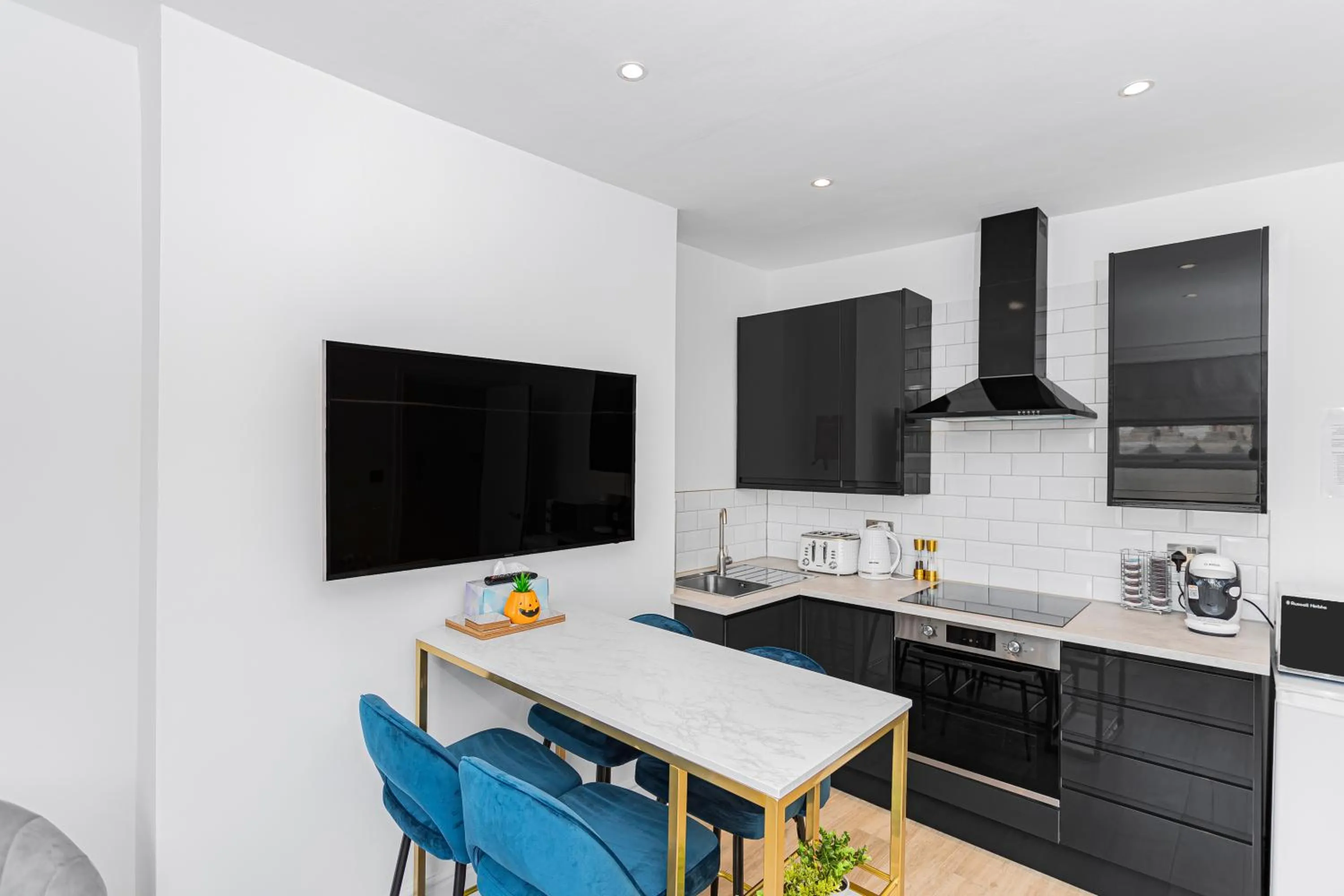 Modern 3 and 2 bedroom apartment in Maida Vale
