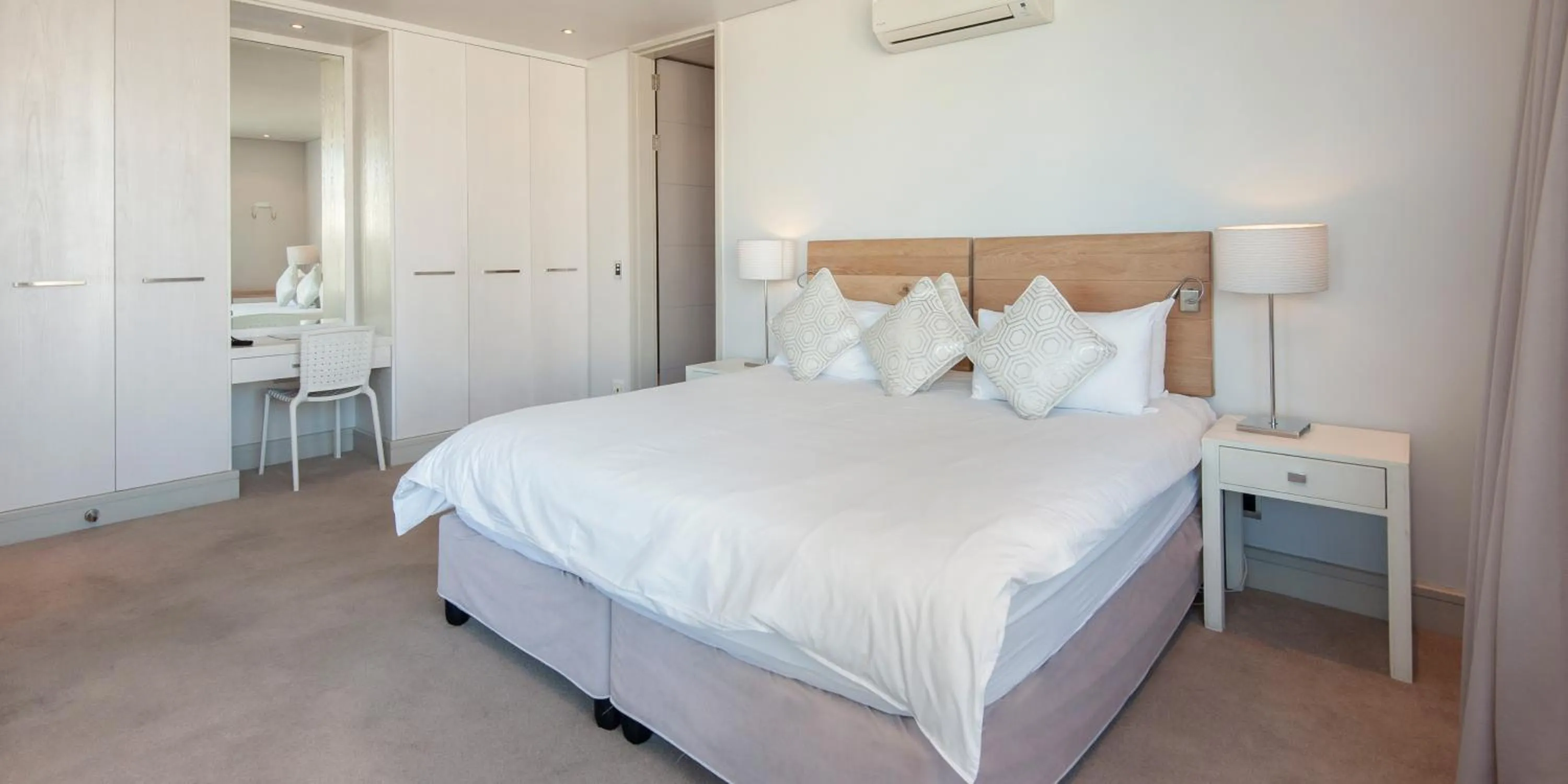 Bedroom, Bed in Harbour House Hotel - Le Paradis Apartments