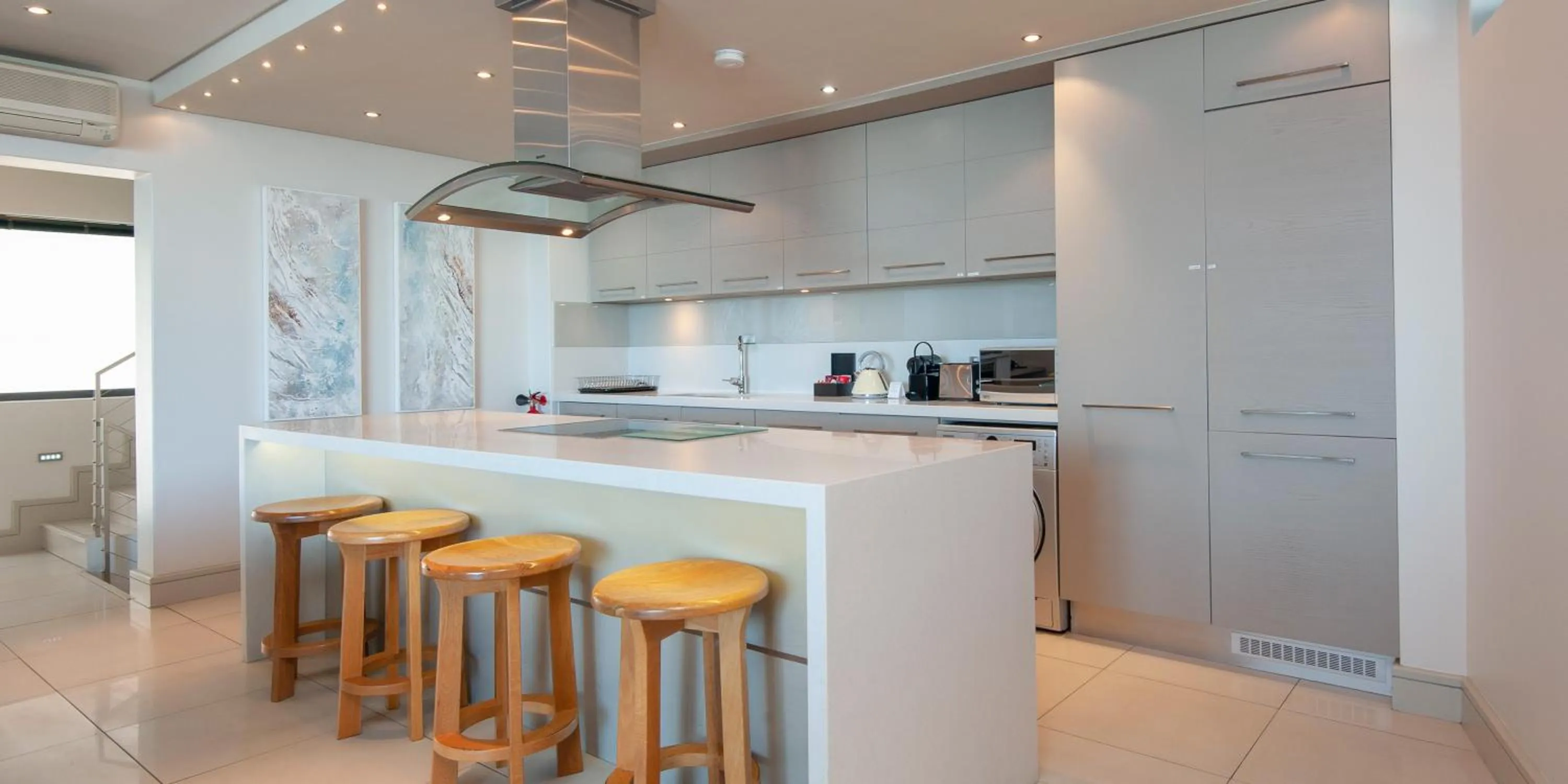Kitchen or kitchenette in Harbour House Hotel - Le Paradis Apartments