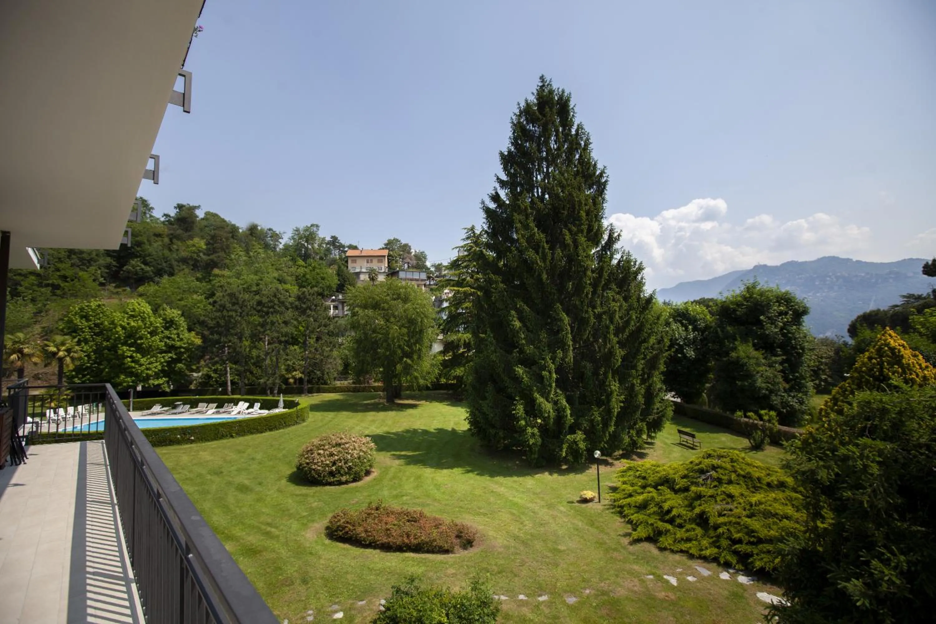 Garden in Chic and Freak Como