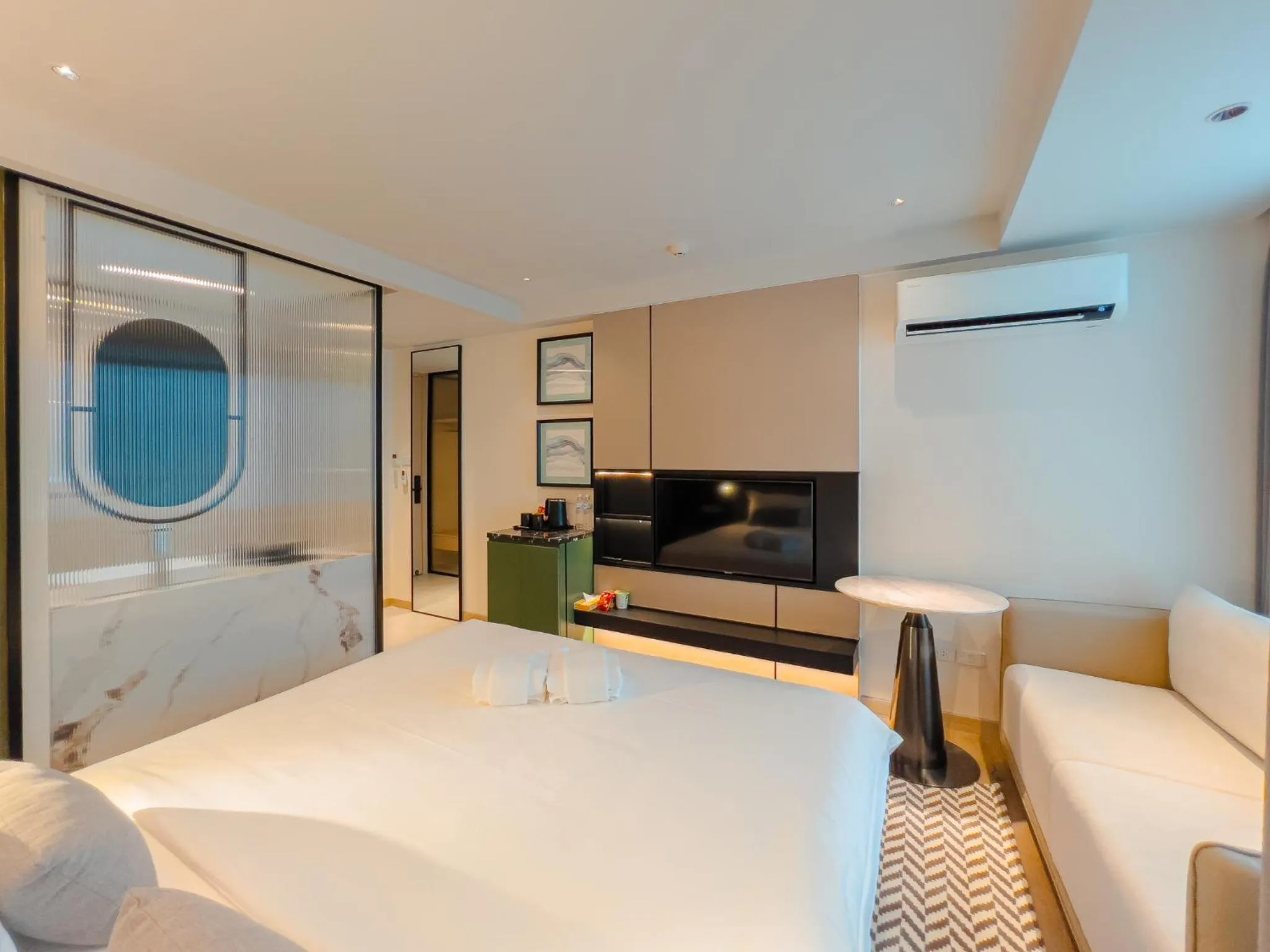 Photo of the whole room, Bed in Cha Chiangmai Luxury