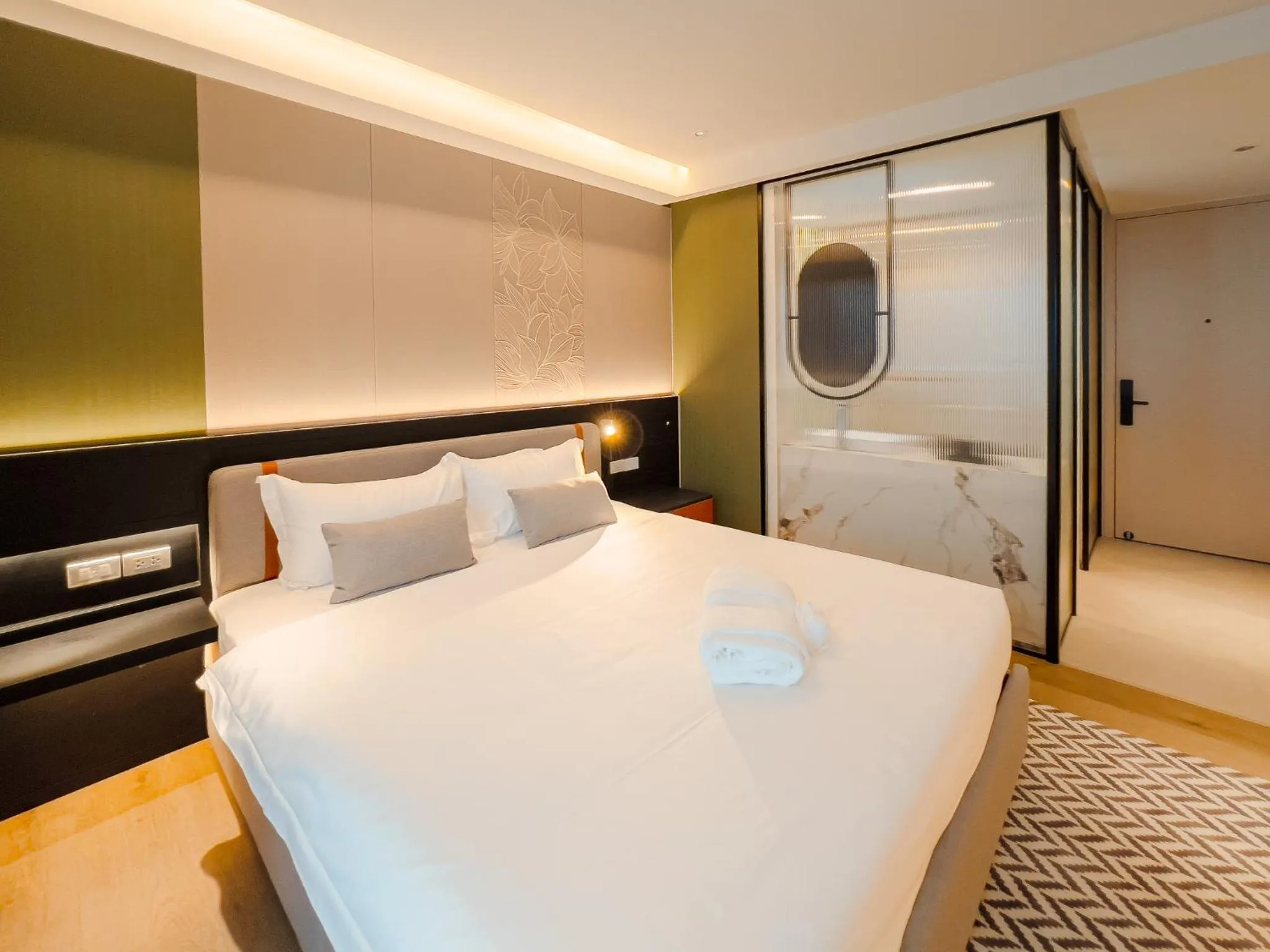 Photo of the whole room, Bed in Cha Chiangmai Luxury