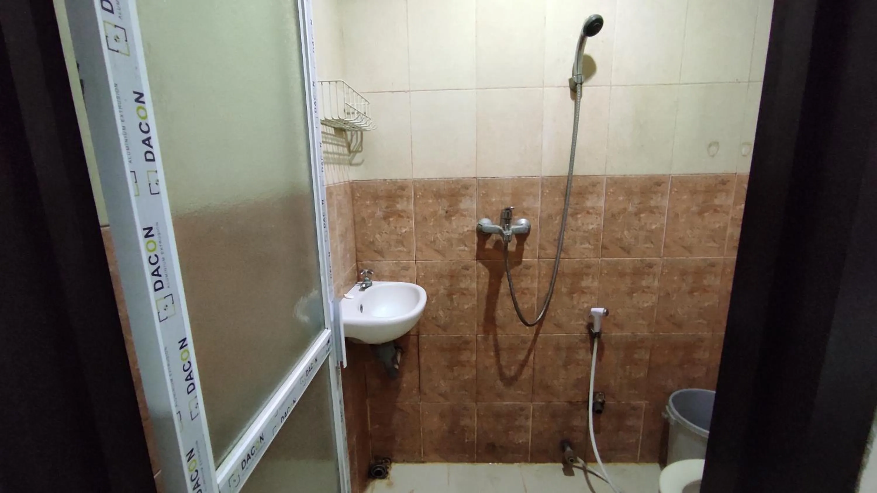 Bathroom in Hotel O Wisma Syariah Dian Near Pare-pare