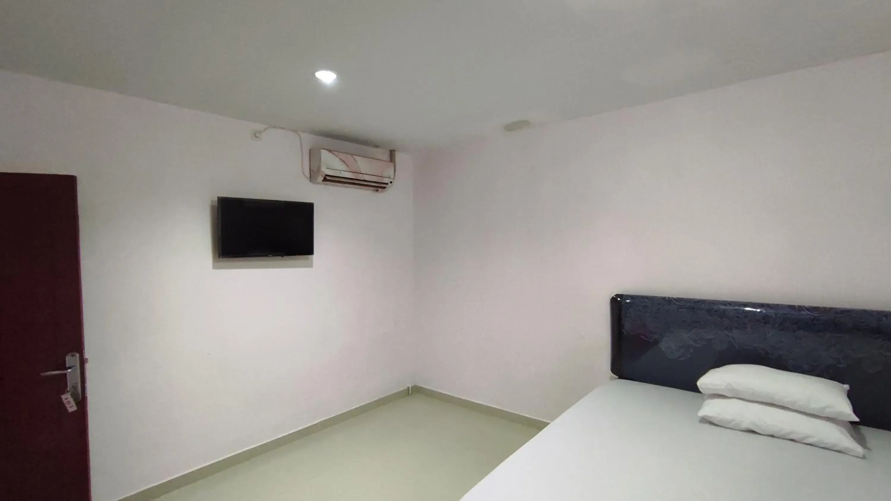 Bedroom, Bed in Hotel O Wisma Syariah Dian Near Pare-pare Bedroom, Bed in Hotel O Wisma Syariah Dian Near Pare-pare