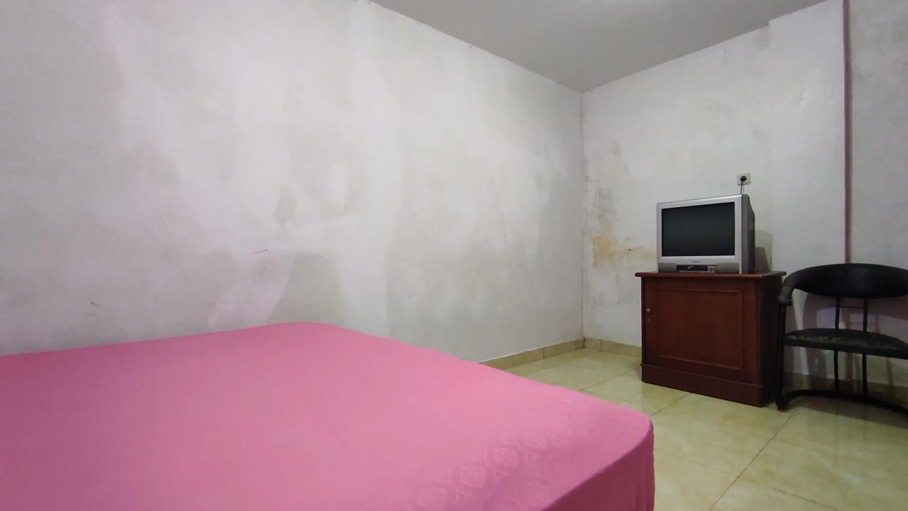 Bedroom, Bed in Hotel O Wisma Syariah Dian Near Pare-pare Bedroom, Bed in Hotel O Wisma Syariah Dian Near Pare-pare