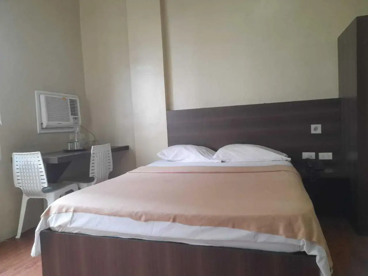 Bedroom, Bed in OYO 1011 First Hotel Bedroom, Bed in OYO 1011 First Hotel