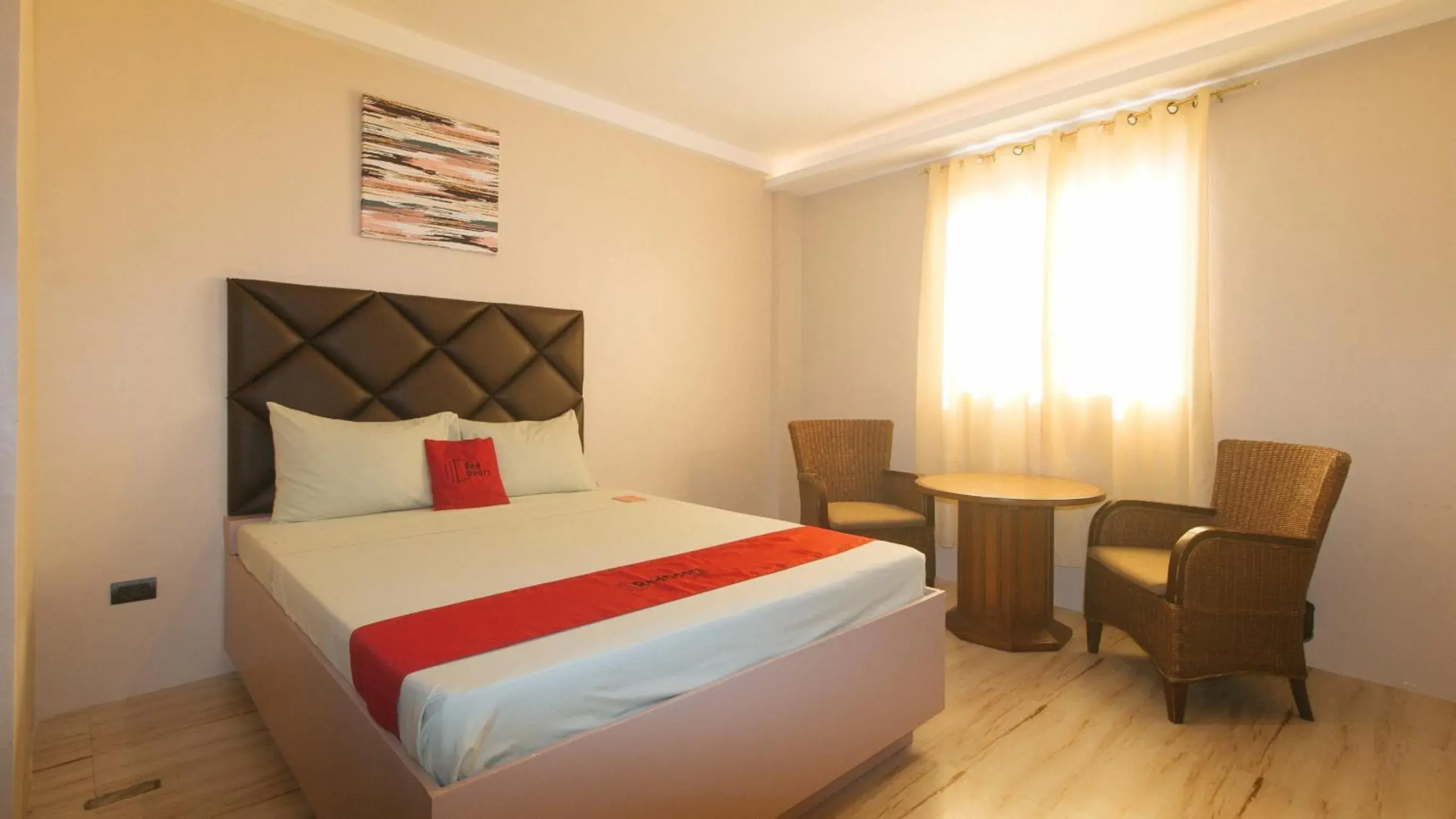 Photo of the whole room, Bed in RedDoorz Plus at Seventy Five Inn Near Manila Airport Photo of the whole room, Bed in RedDoorz Plus at Seventy Five Inn Near Manila Airport