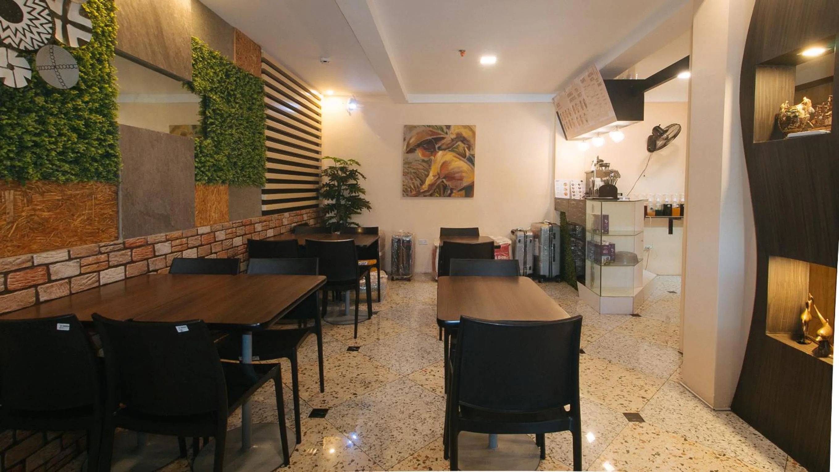 Restaurant/places to eat in RedDoorz Plus at Seventy Five Inn Near Manila Airport