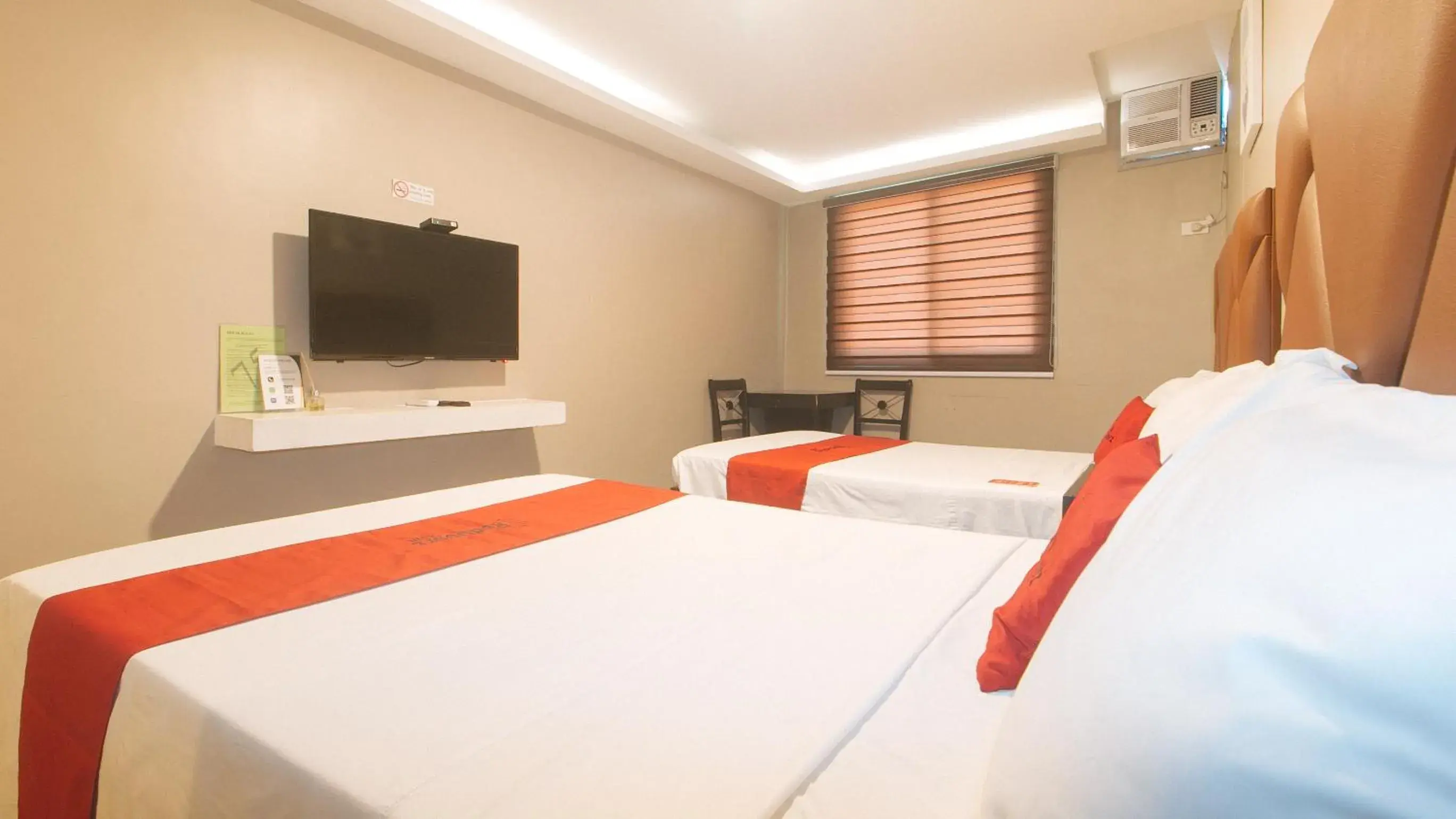 Bedroom, Bed in RedDoorz Plus at Seventy Five Inn Near Manila Airport Bedroom, Bed in RedDoorz Plus at Seventy Five Inn Near Manila Airport