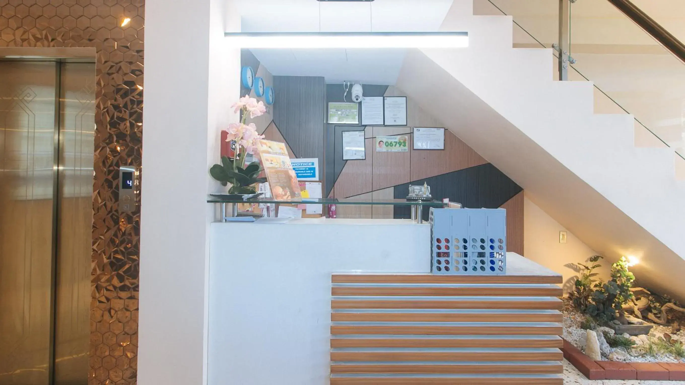 Lobby or reception in RedDoorz Plus at Seventy Five Inn Near Manila Airport Lobby or reception in RedDoorz Plus at Seventy Five Inn Near Manila Airport