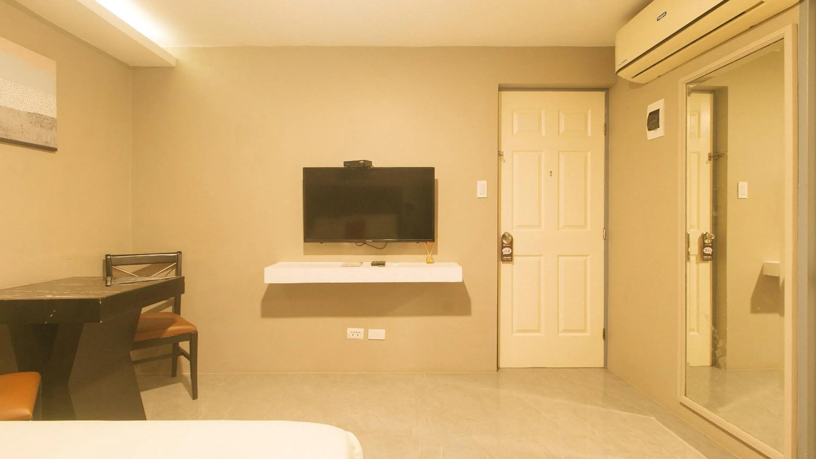 TV and multimedia in RedDoorz Plus at Seventy Five Inn Near Manila Airport
