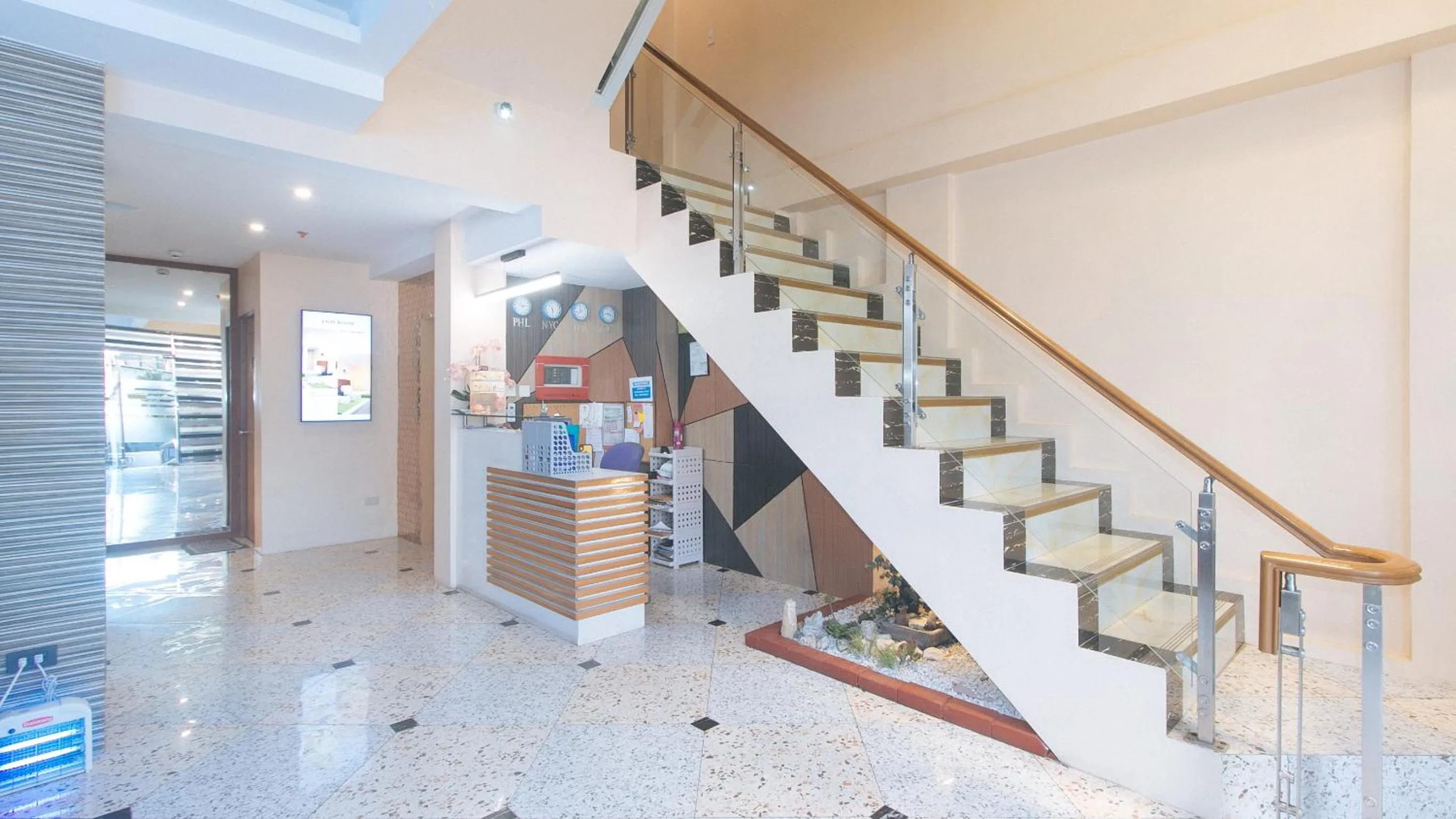 Lobby or reception in RedDoorz Plus at Seventy Five Inn Near Manila Airport