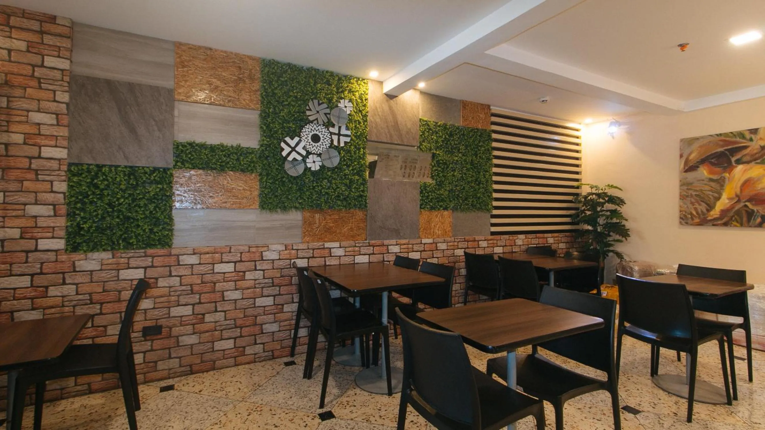 Restaurant/places to eat in RedDoorz Plus at Seventy Five Inn Near Manila Airport