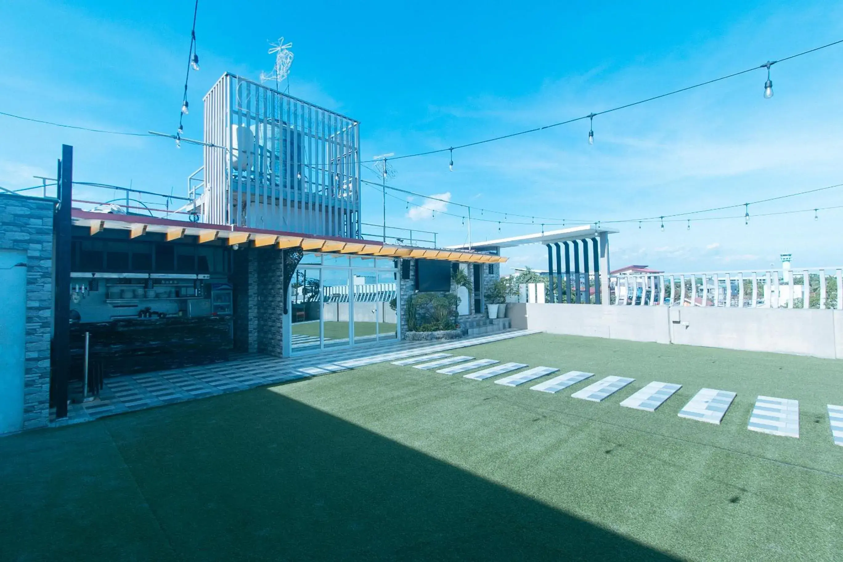 Restaurant/places to eat in RedDoorz Plus at Seventy Five Inn Near Manila Airport Restaurant/places to eat in RedDoorz Plus at Seventy Five Inn Near Manila Airport