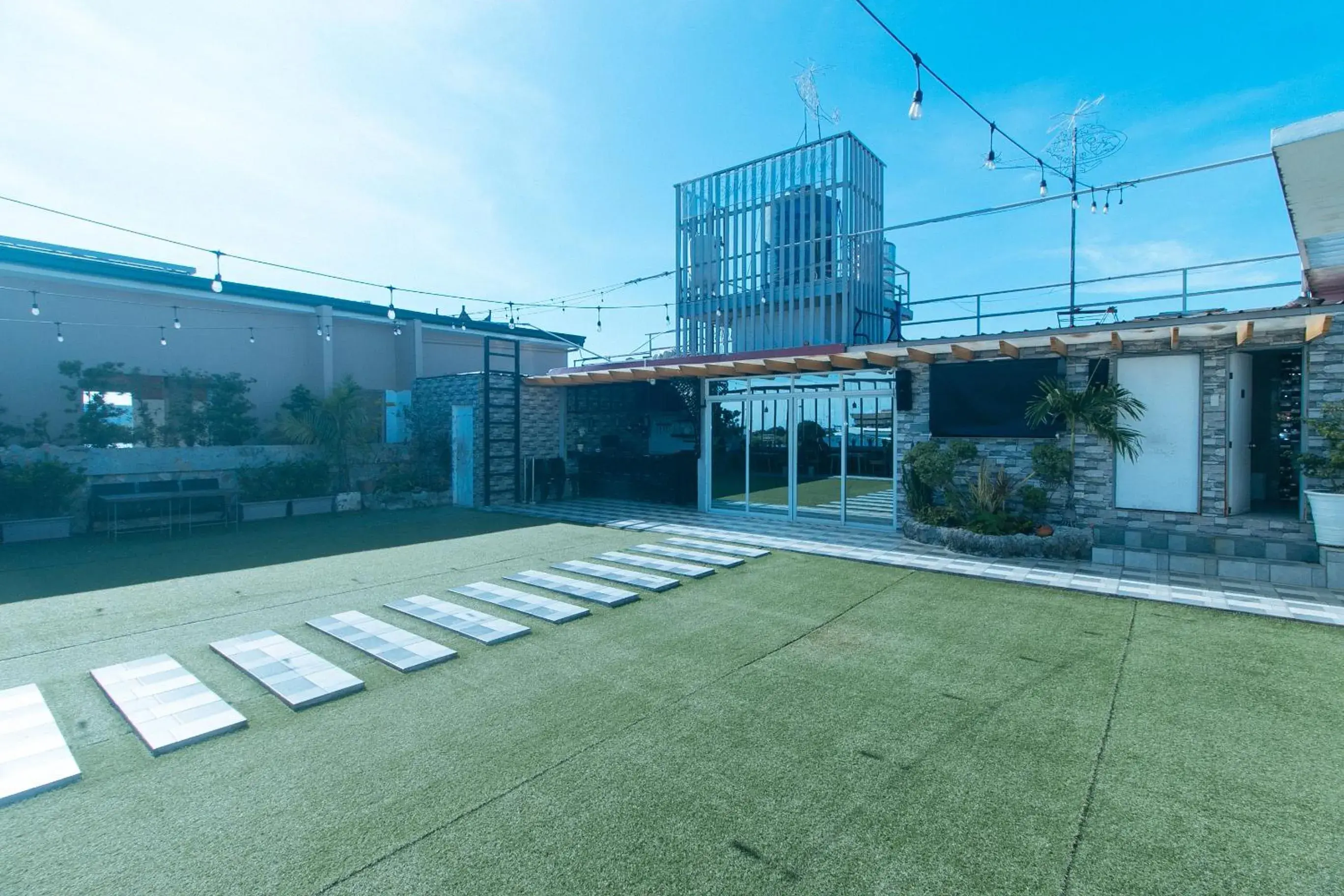 Property building in RedDoorz Plus at Seventy Five Inn Near Manila Airport Property building in RedDoorz Plus at Seventy Five Inn Near Manila Airport