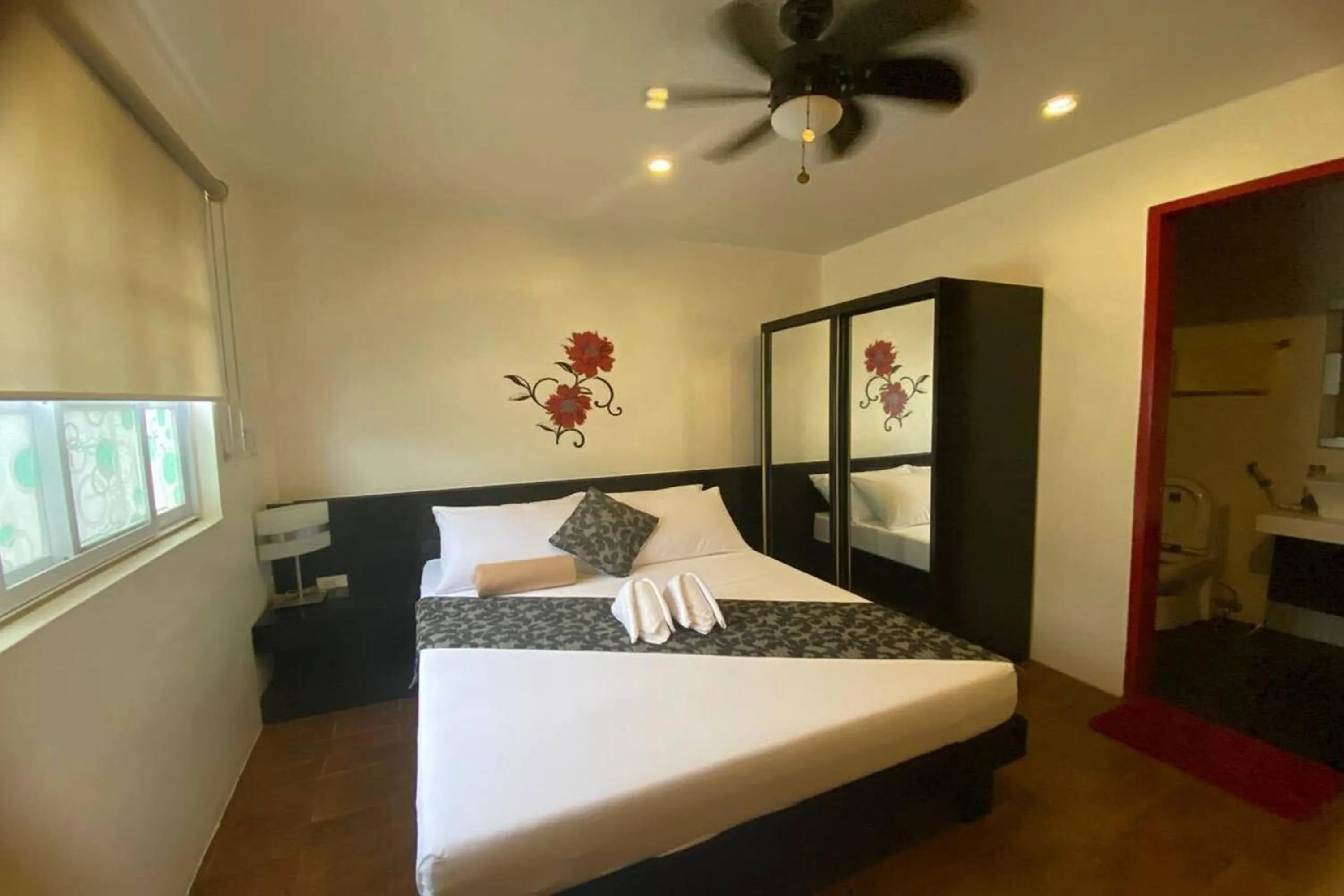 Bed in Micasa Lodge Palawan