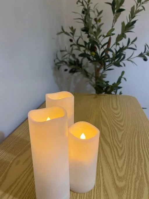 Bohemian Inspired 2 Bedroom Inspired Condo with Fast WIFI Near BGC