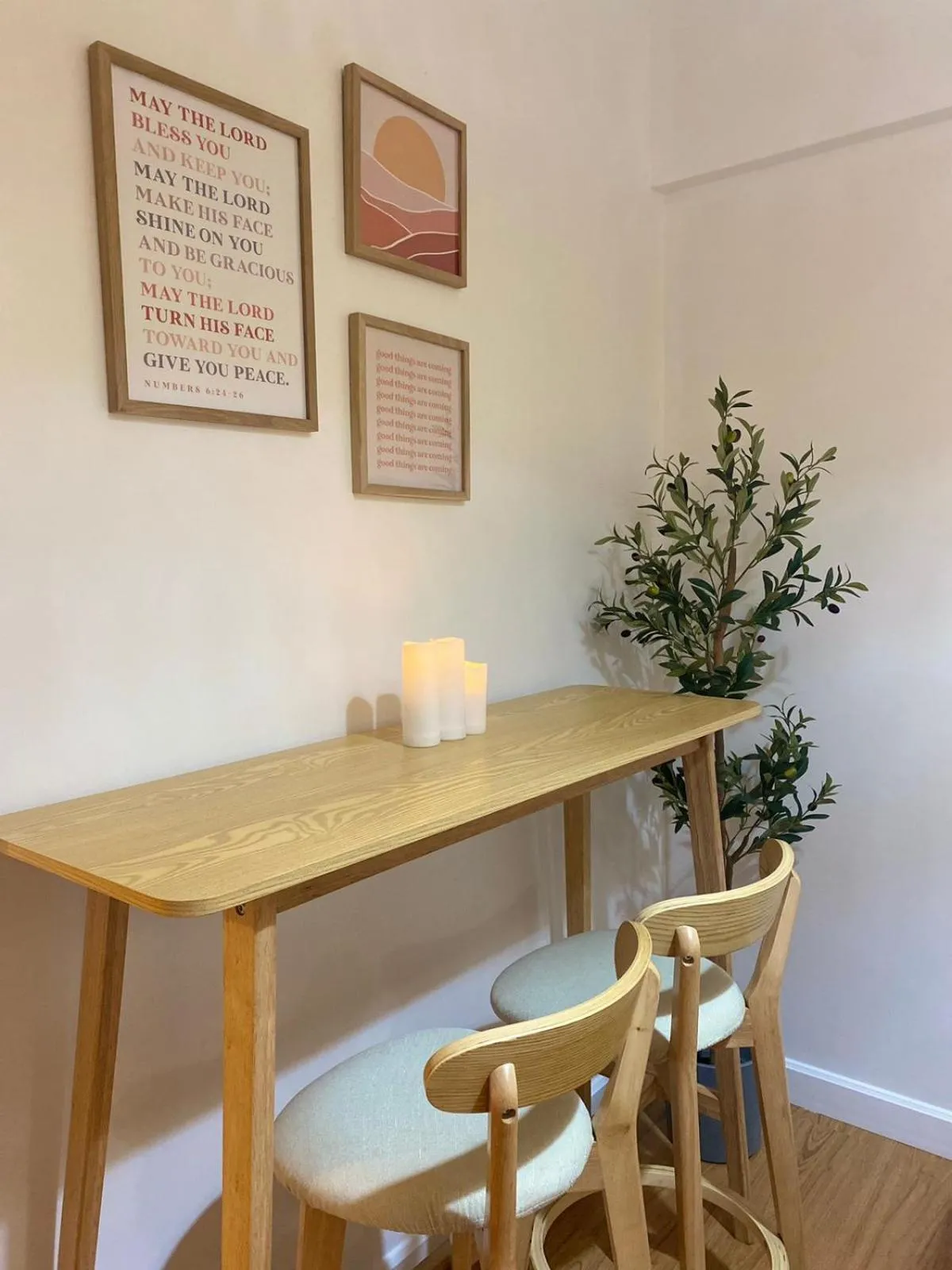 Bohemian Inspired 2 Bedroom Inspired Condo with Fast WIFI Near BGC