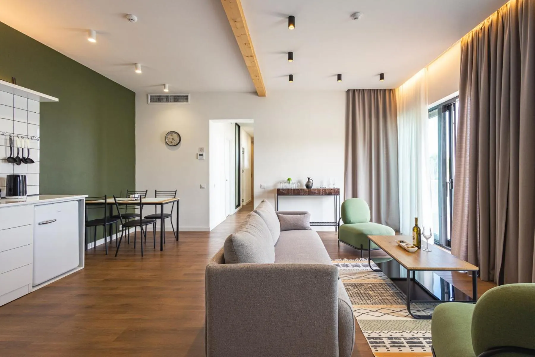 Kitchen or kitchenette in Apart Hotel Kundzuli