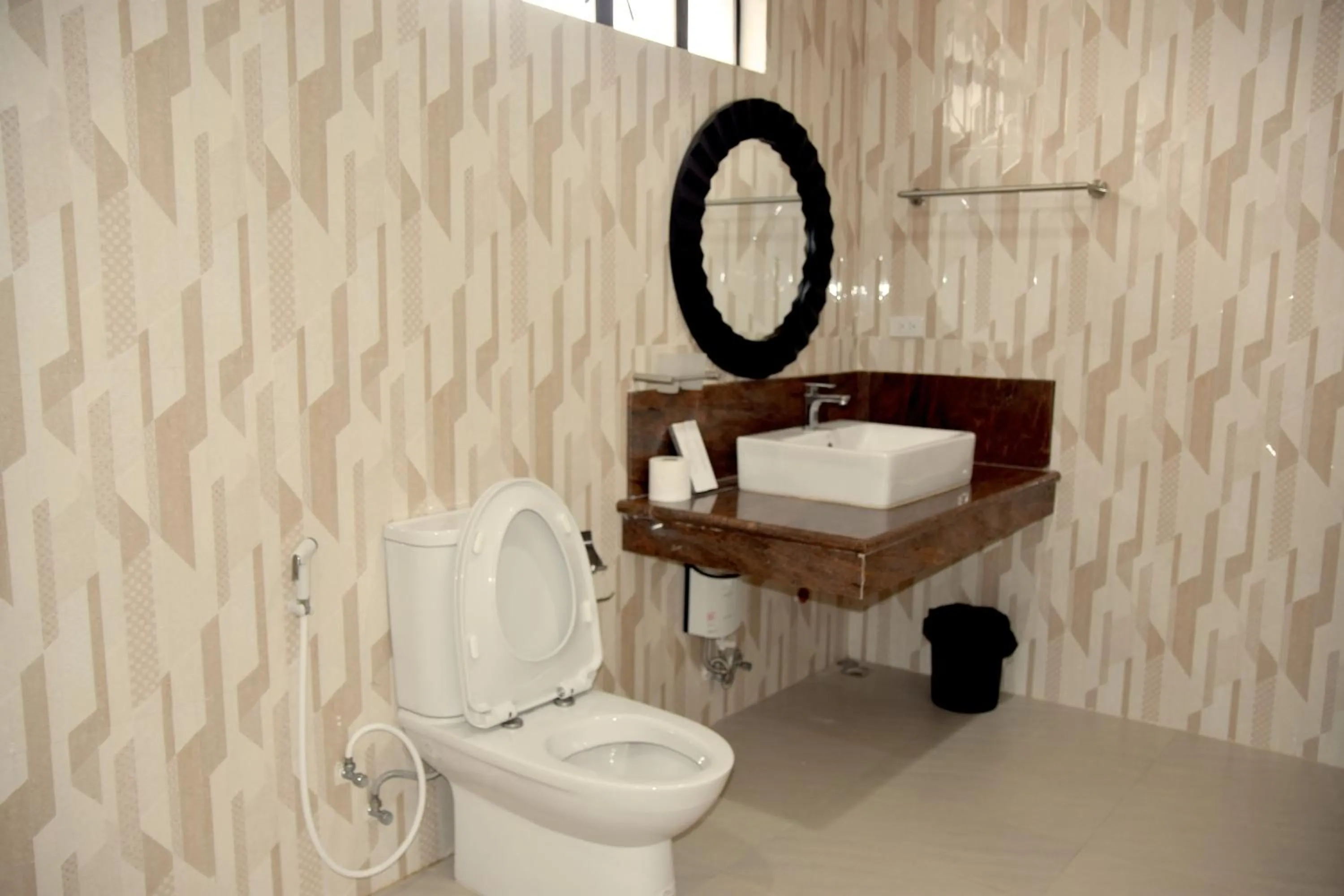 Shower in Isla De Oro Hotel