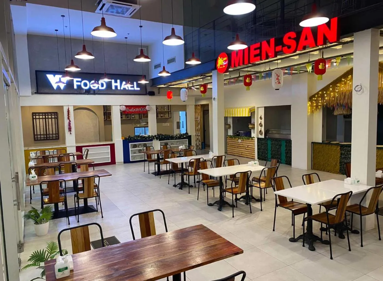 Restaurant/places to eat in Wesfame Suites