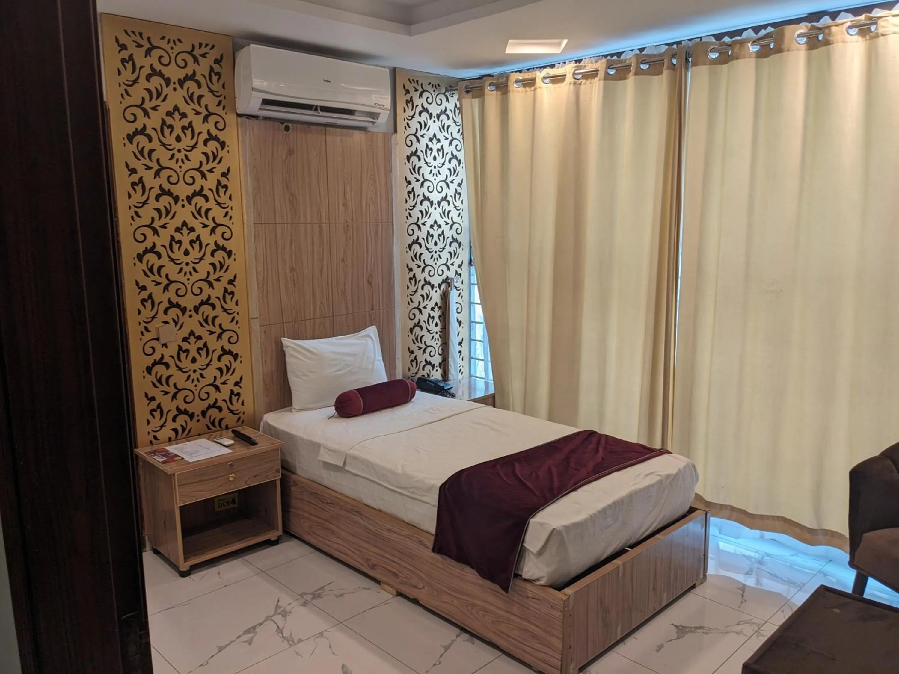 Bedroom, Bed in Nuva Hotel