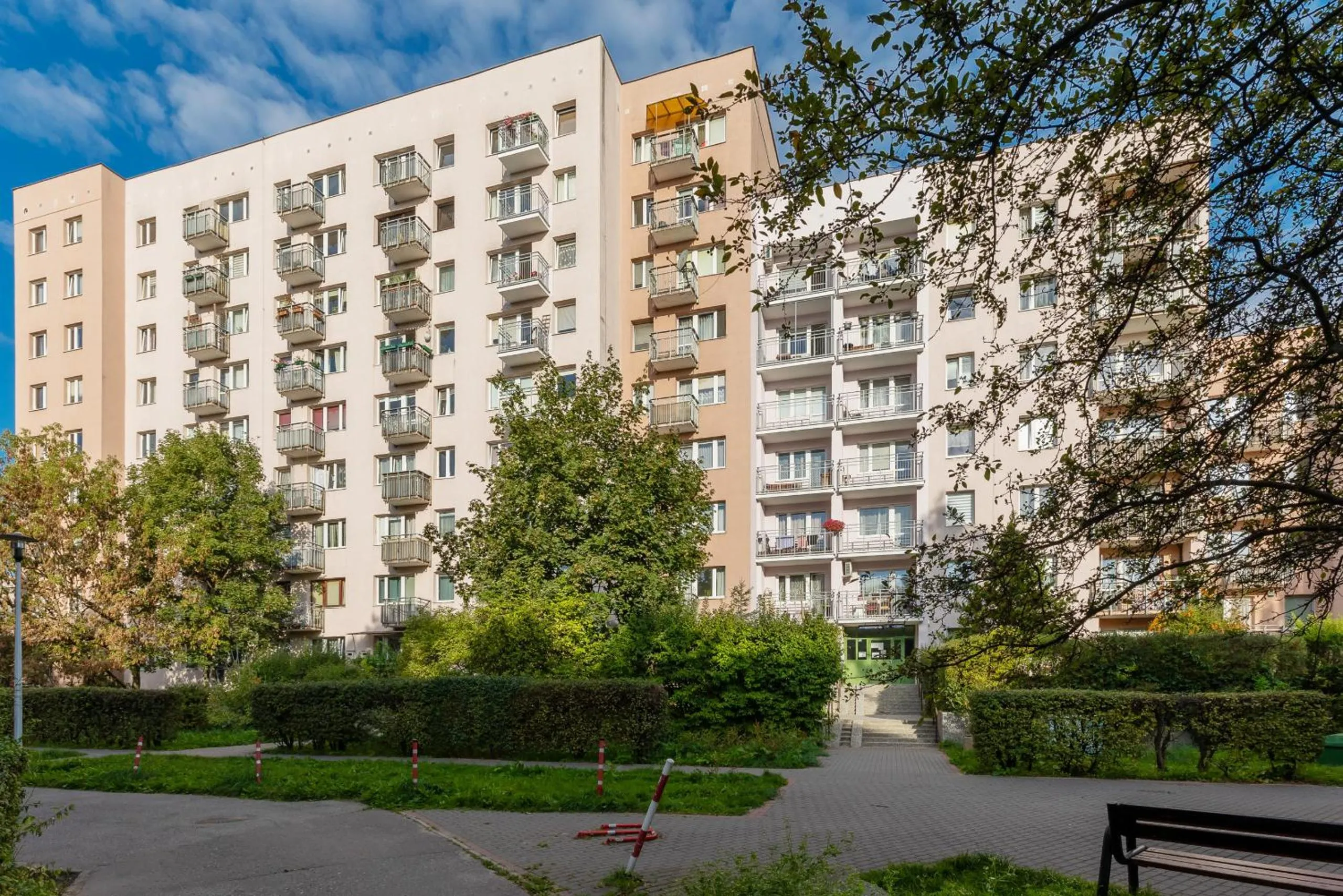 Property building in Kopcińskiego Bright & Spacious Apartment Warsaw Ursynów by Noclegi Renters