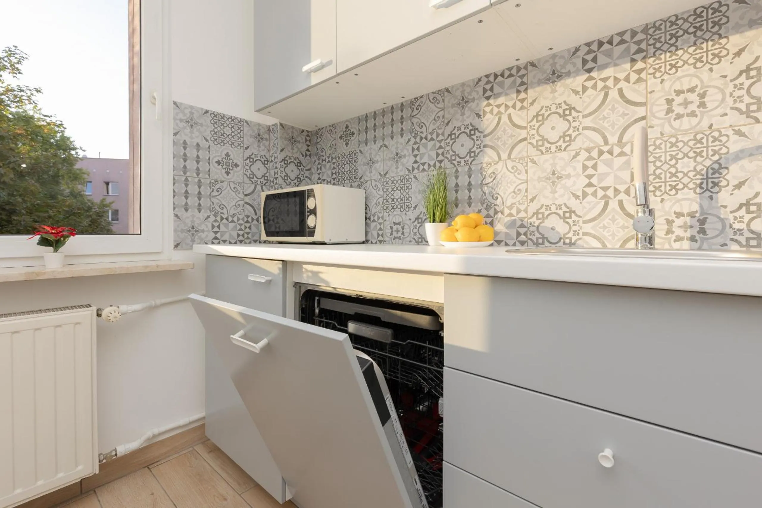 Kitchen or kitchenette in Kopcińskiego Bright & Spacious Apartment Warsaw Ursynów by Noclegi Renters