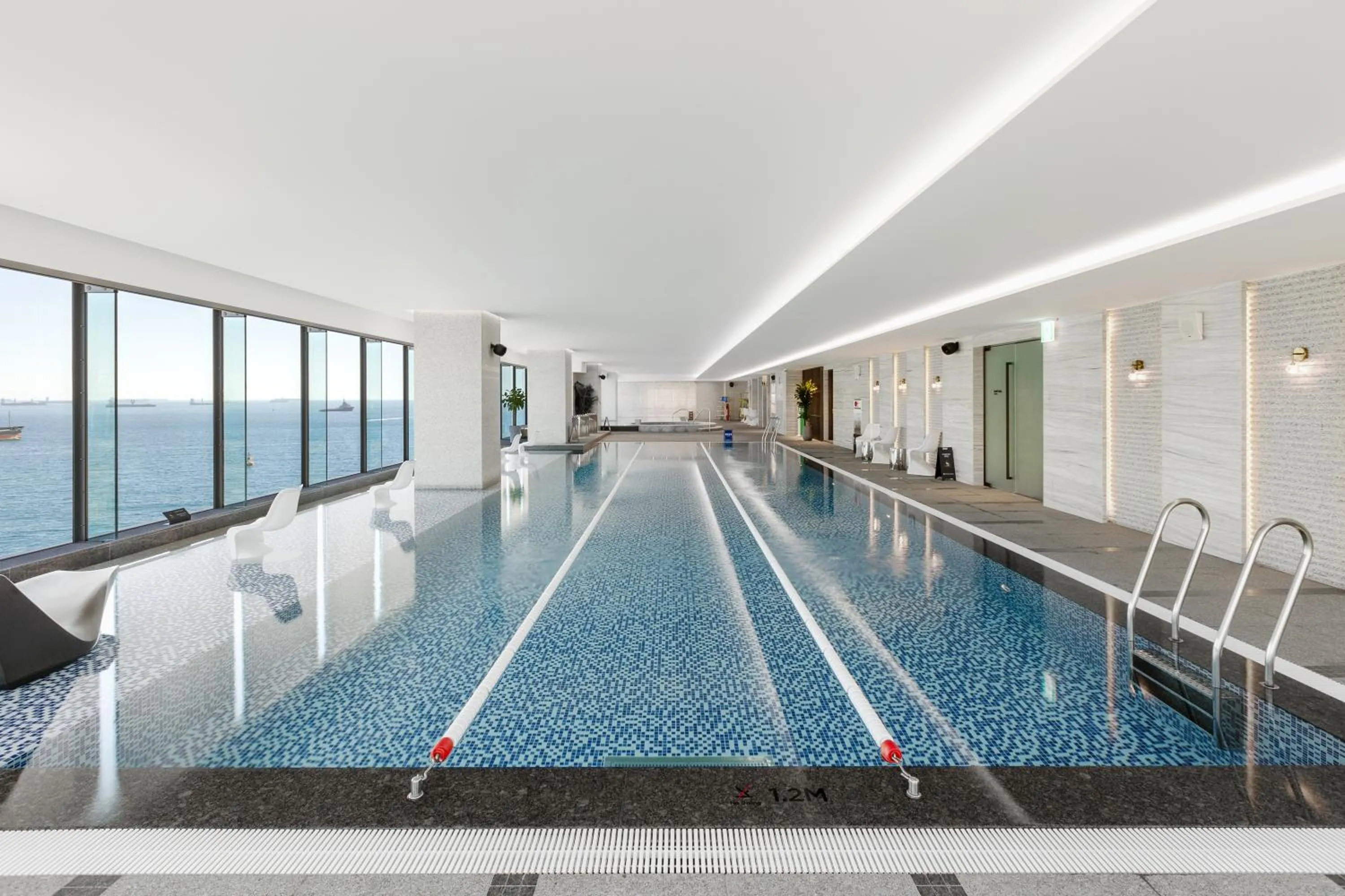 Swimming pool in Wyndham Grand Busan