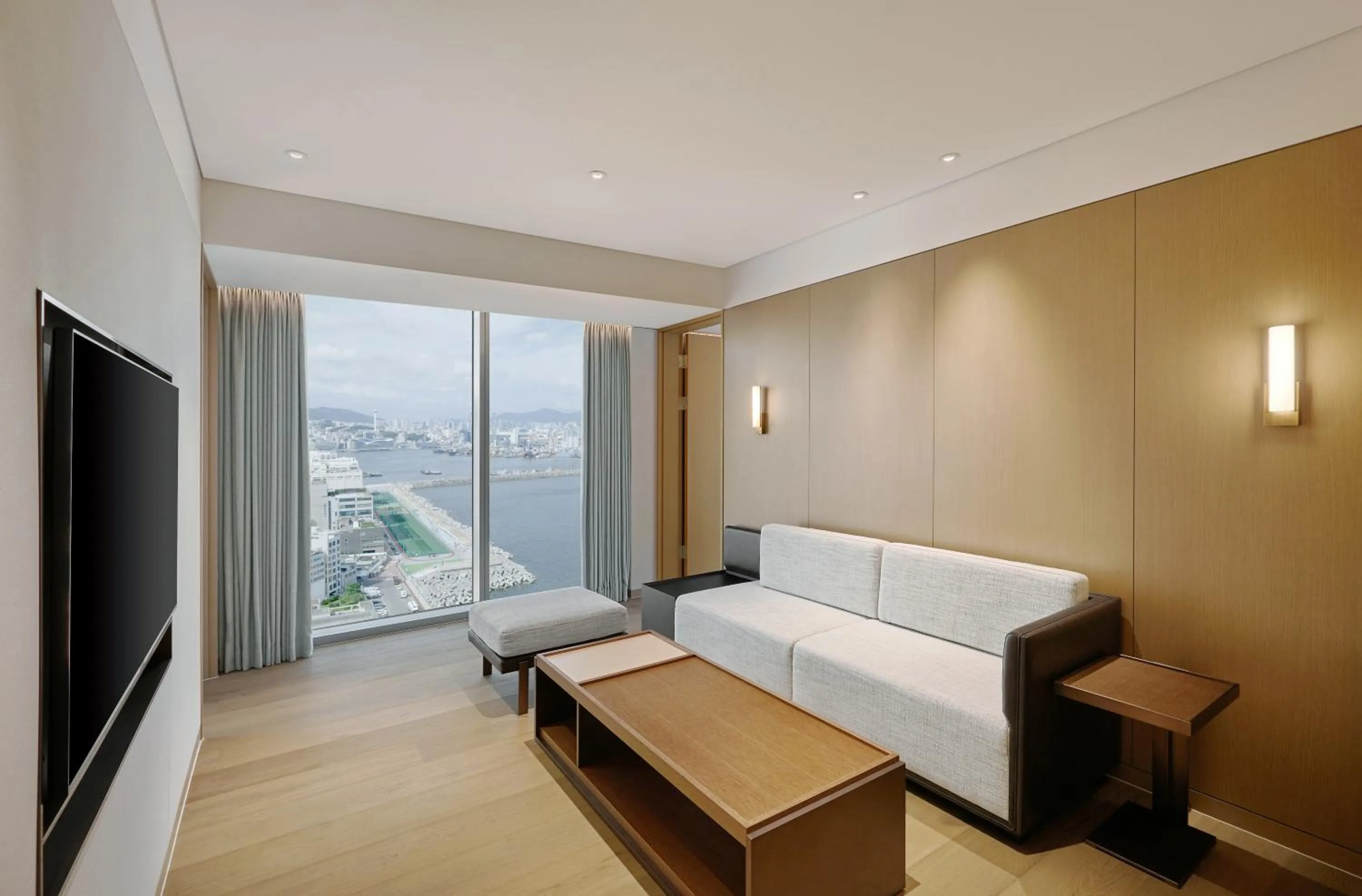 Living room, Bed in Wyndham Grand Busan