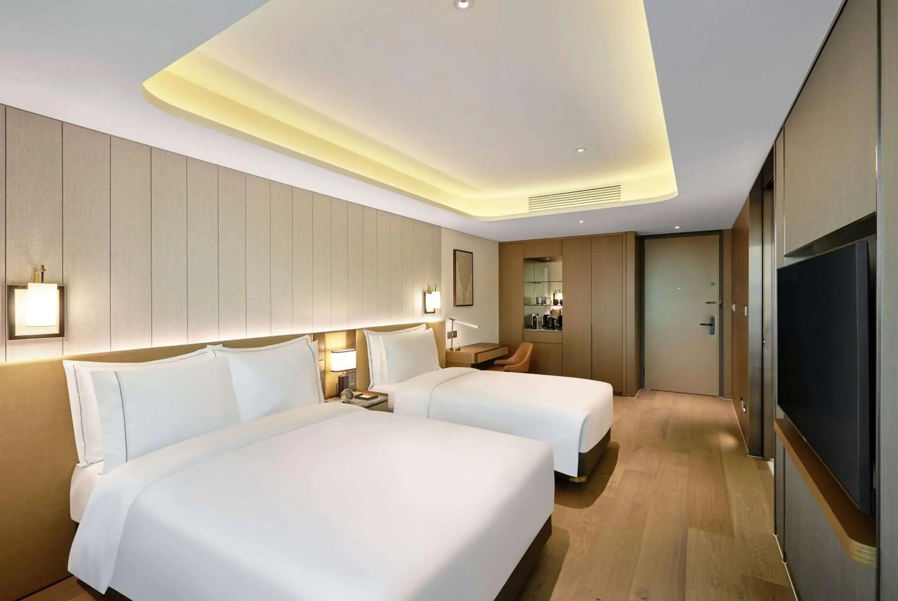 Photo of the whole room, Bed in Wyndham Grand Busan Photo of the whole room, Bed in Wyndham Grand Busan