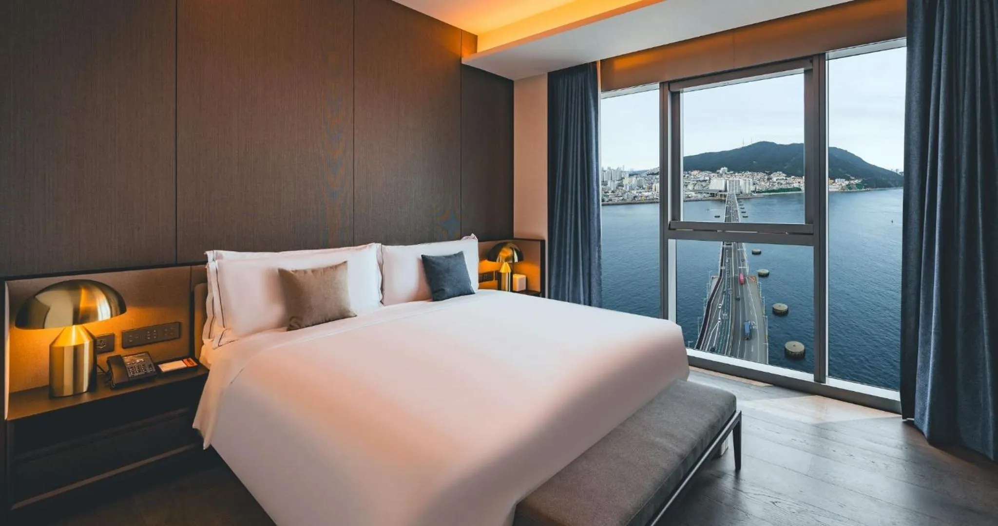 Bedroom, Bed in Wyndham Grand Busan