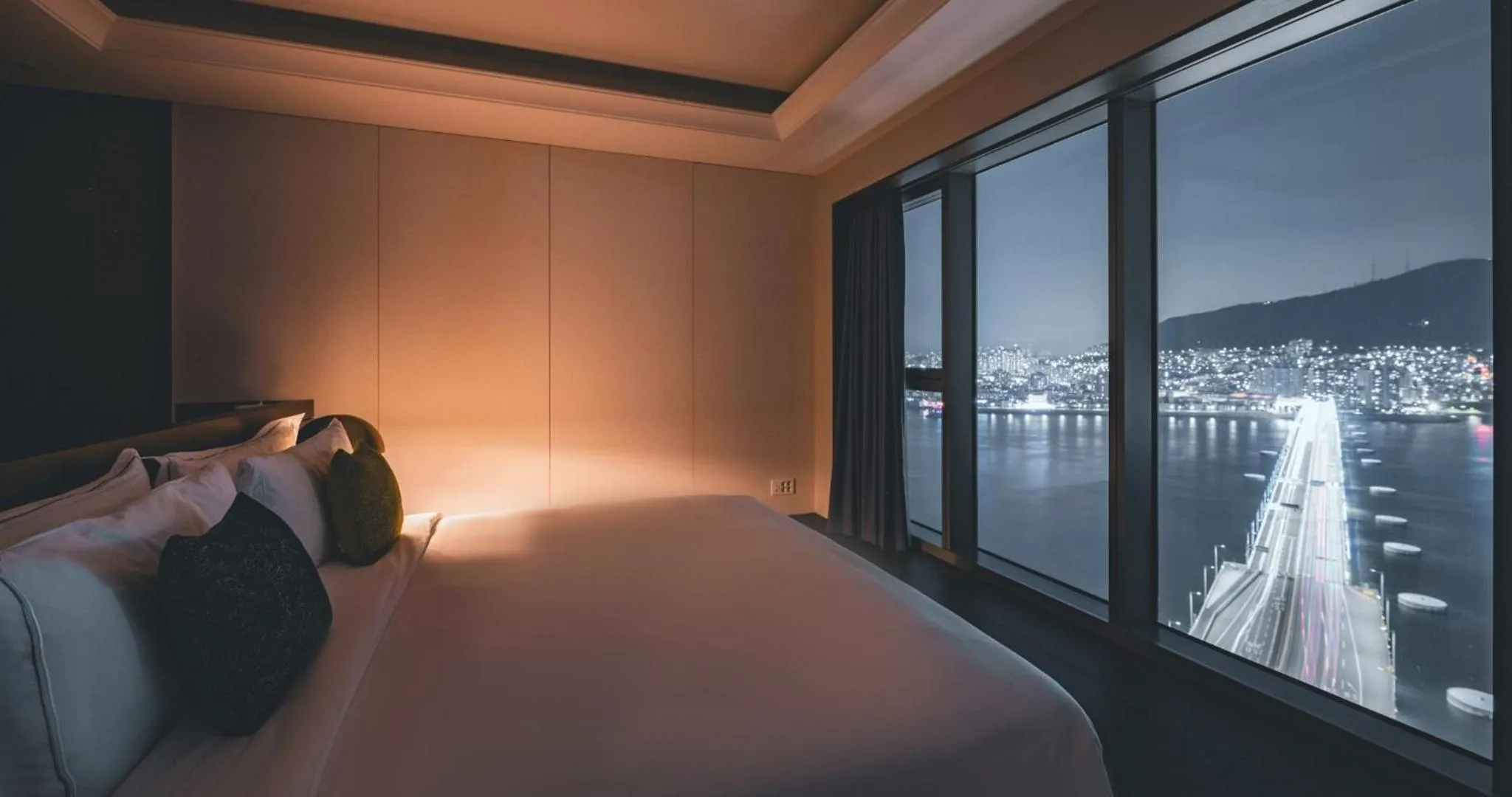 Bedroom, Bed in Wyndham Grand Busan