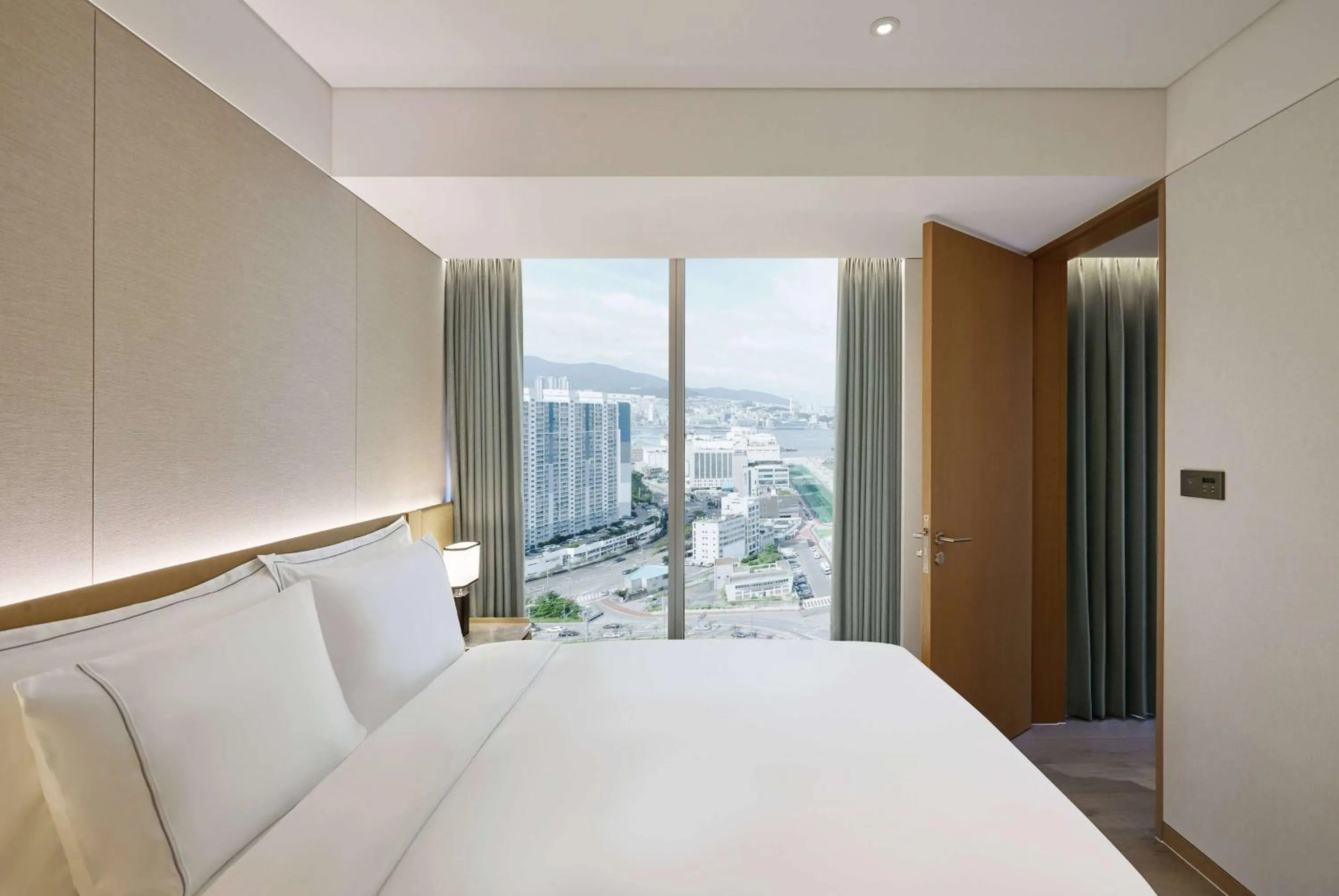 Photo of the whole room, Bed in Wyndham Grand Busan