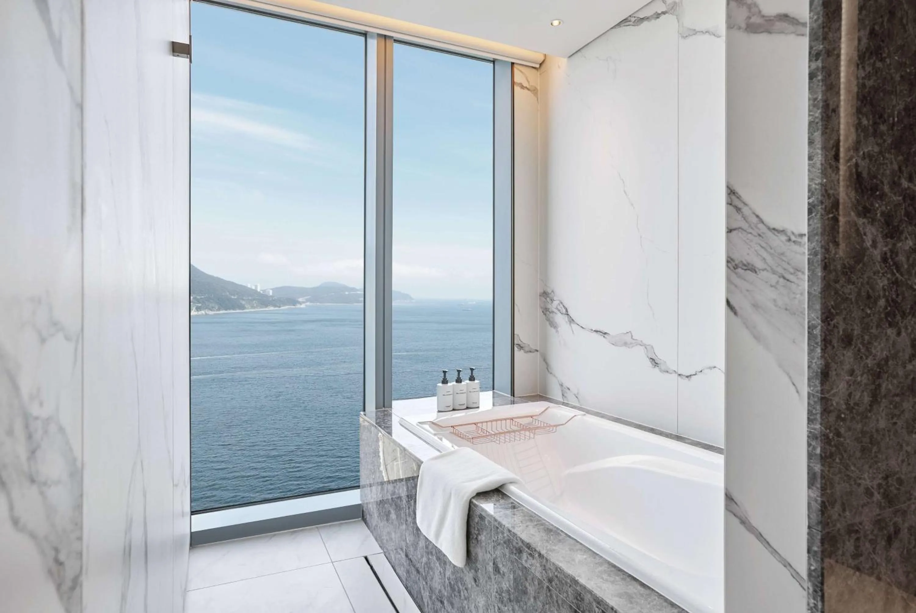 TV and multimedia in Wyndham Grand Busan