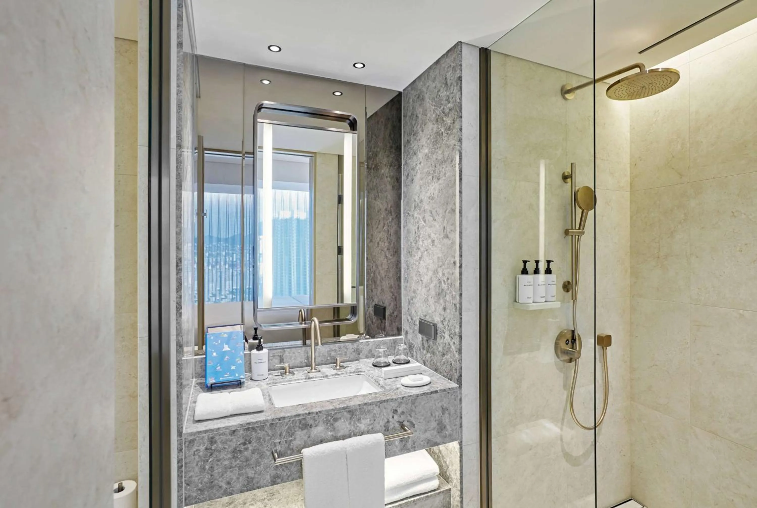 TV and multimedia in Wyndham Grand Busan