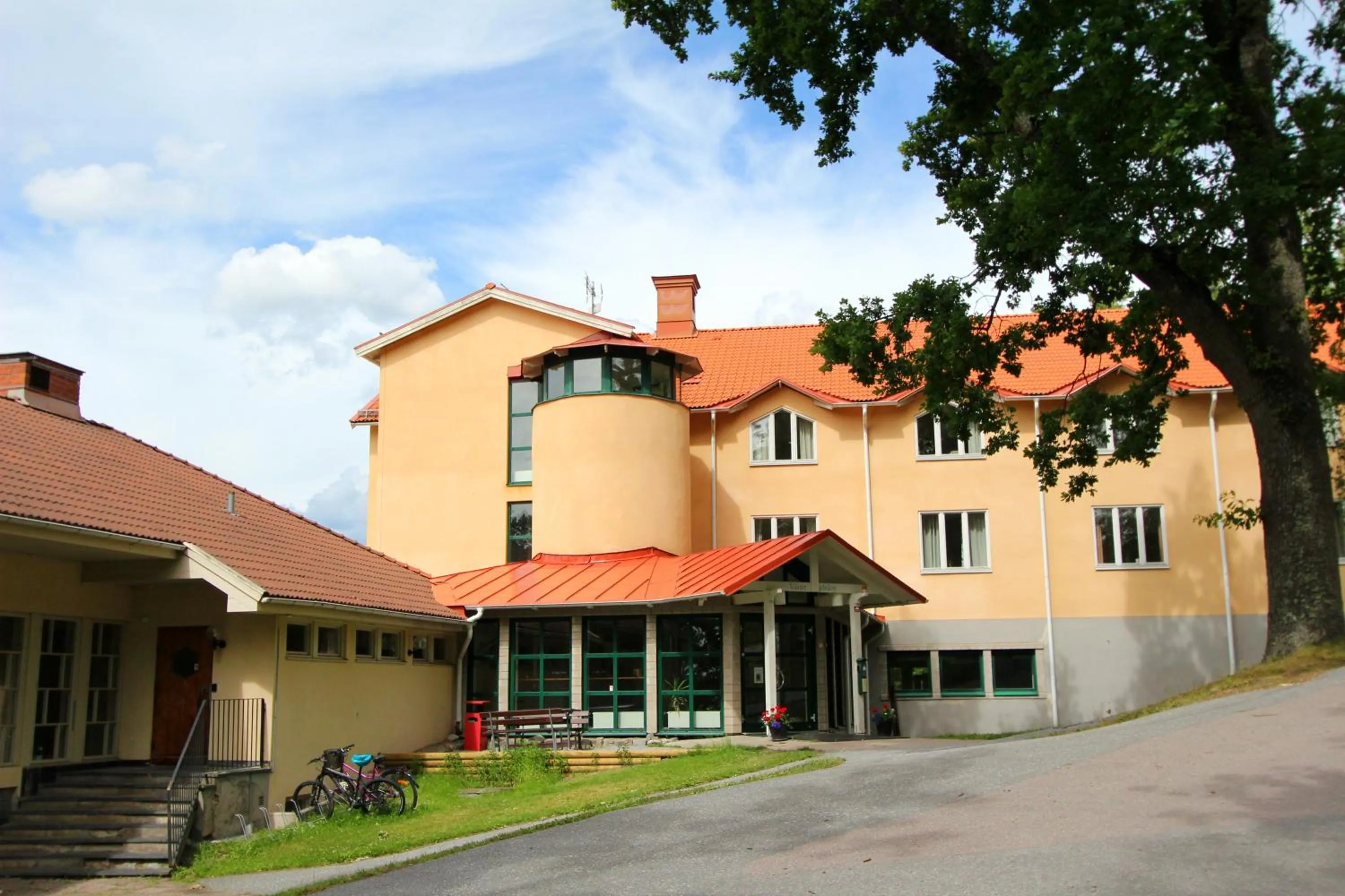 Facade/entrance in STF Sigtuna Vandrarhem