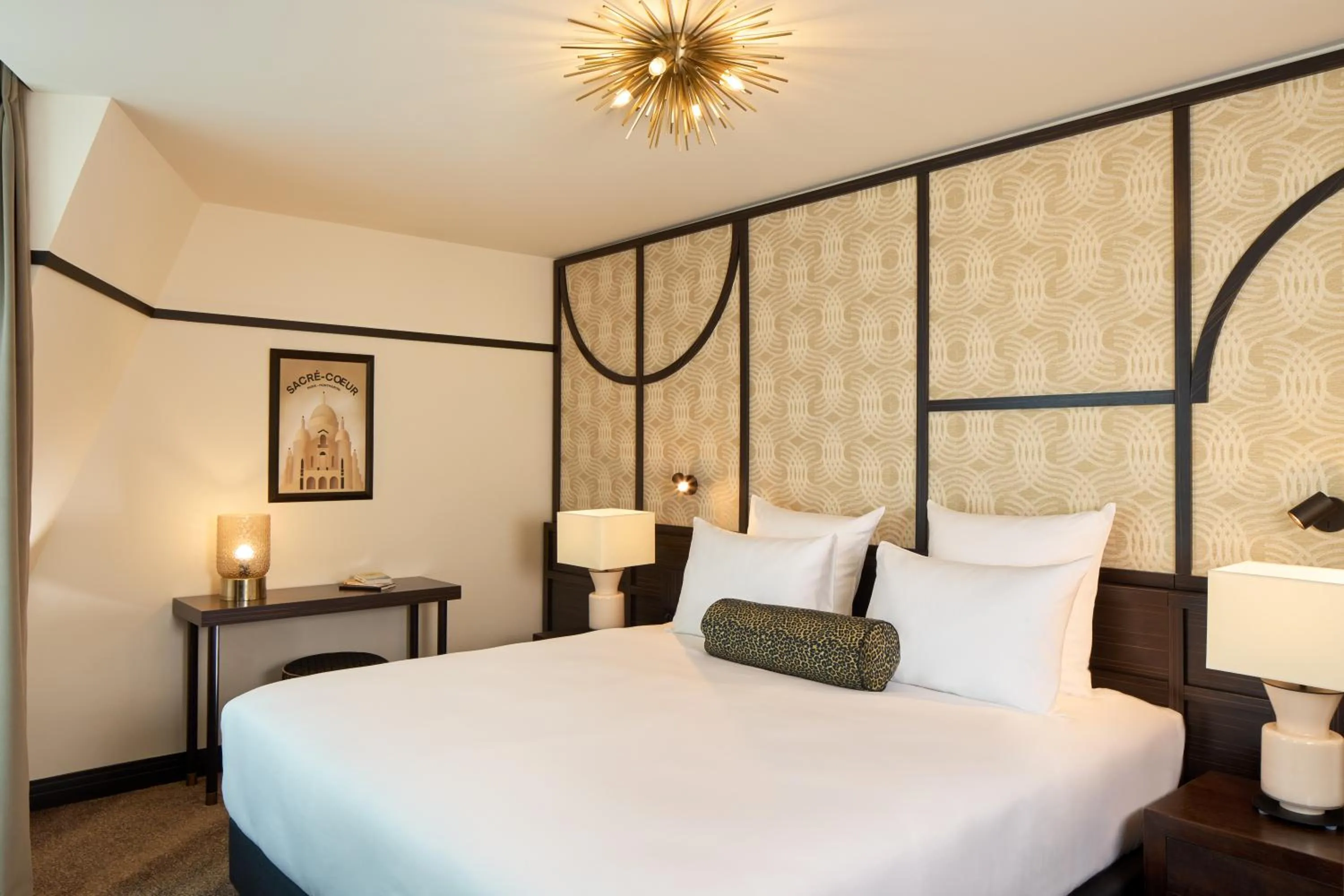 Bed in Maison Cassandre