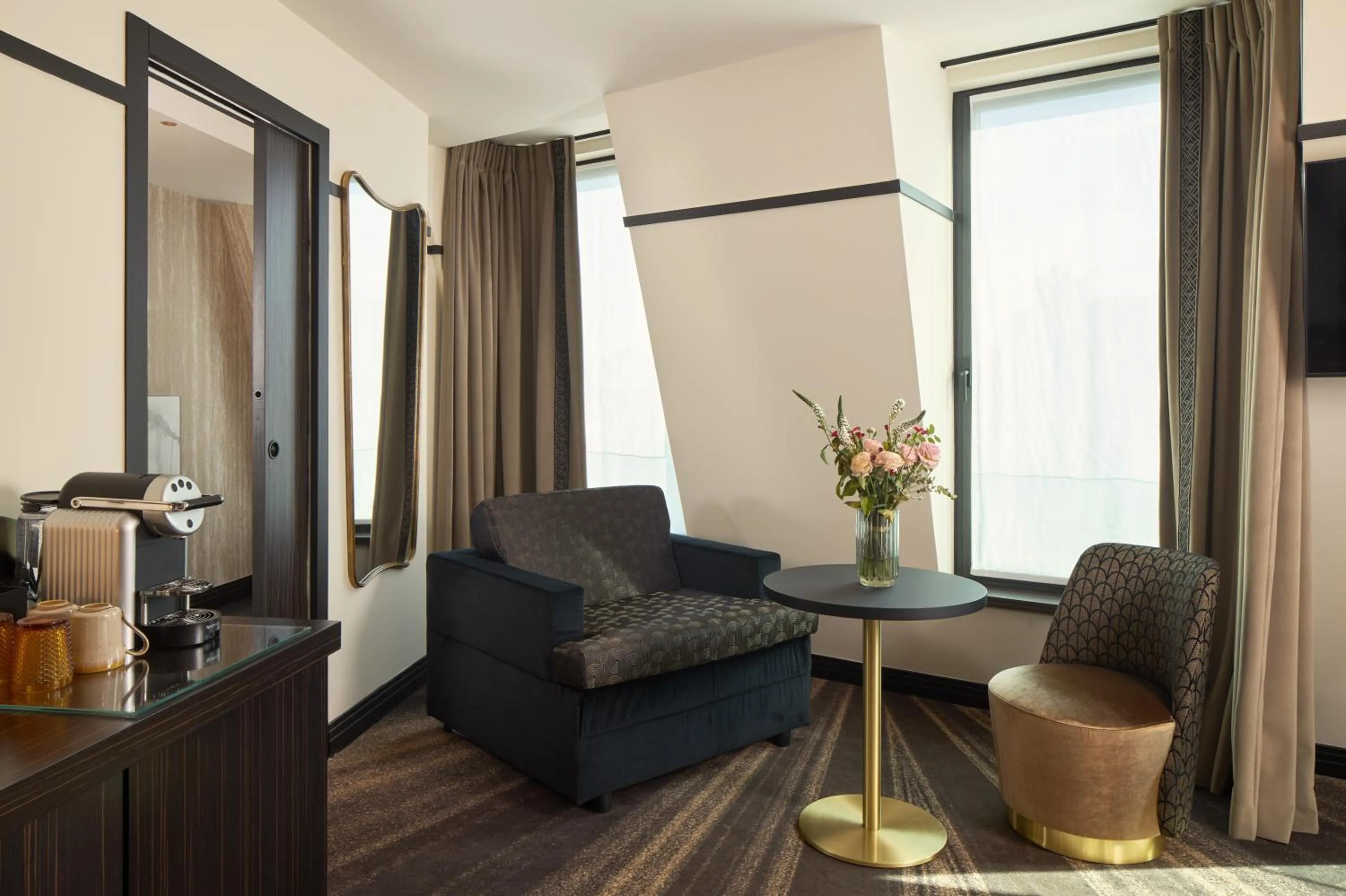 Seating area in Maison Cassandre