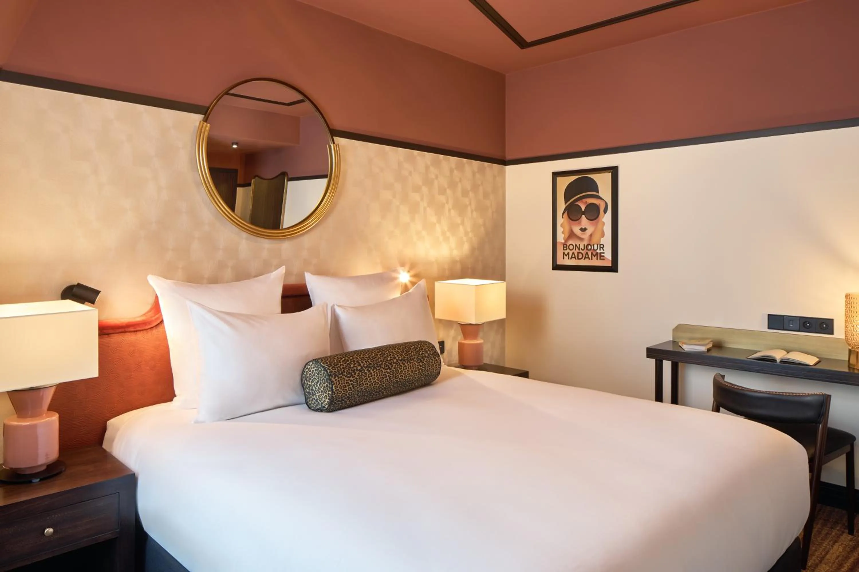 Photo of the whole room, Bed in Maison Cassandre