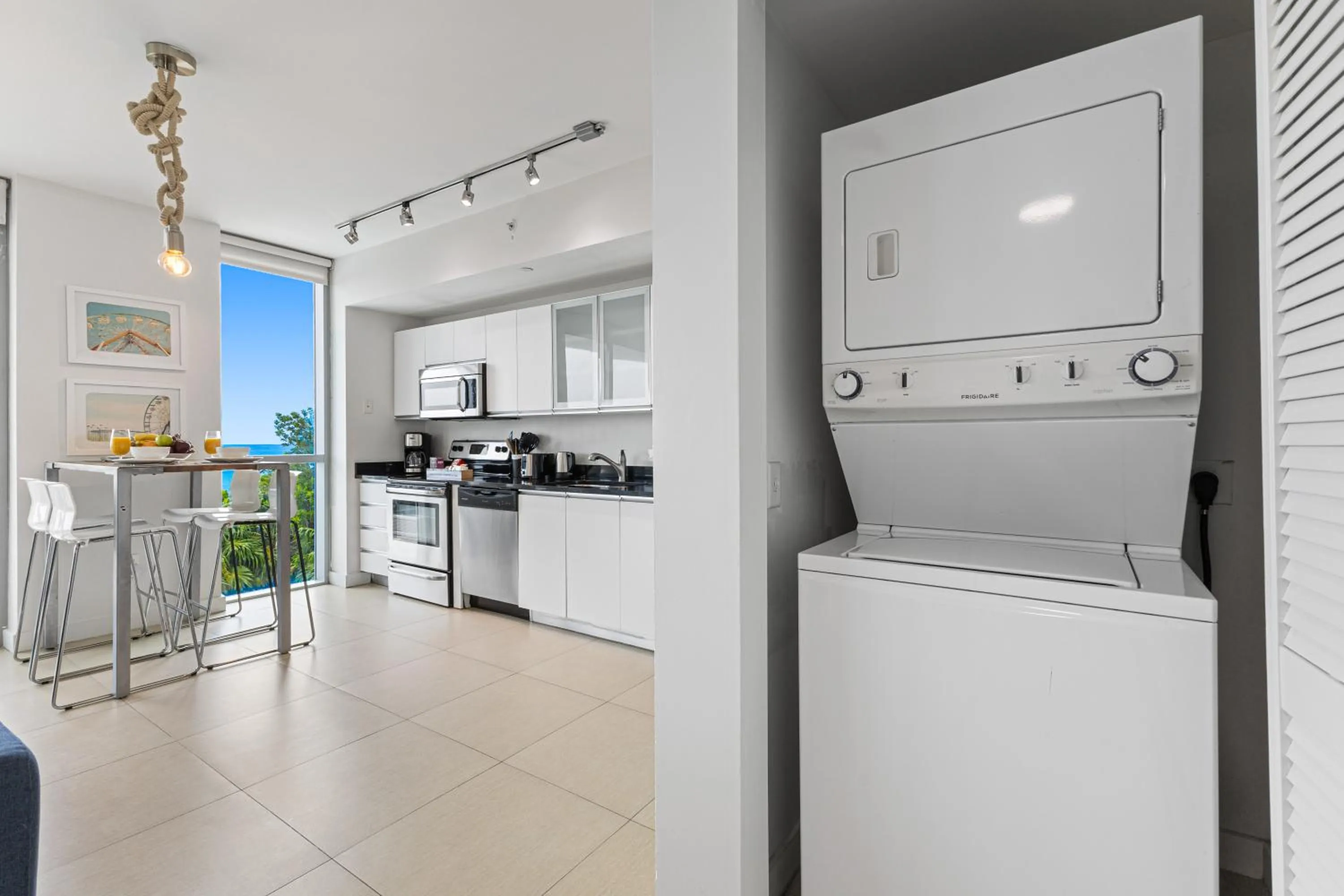 laundry in Dharma Home Suites Miami Beach at Monte Carlo