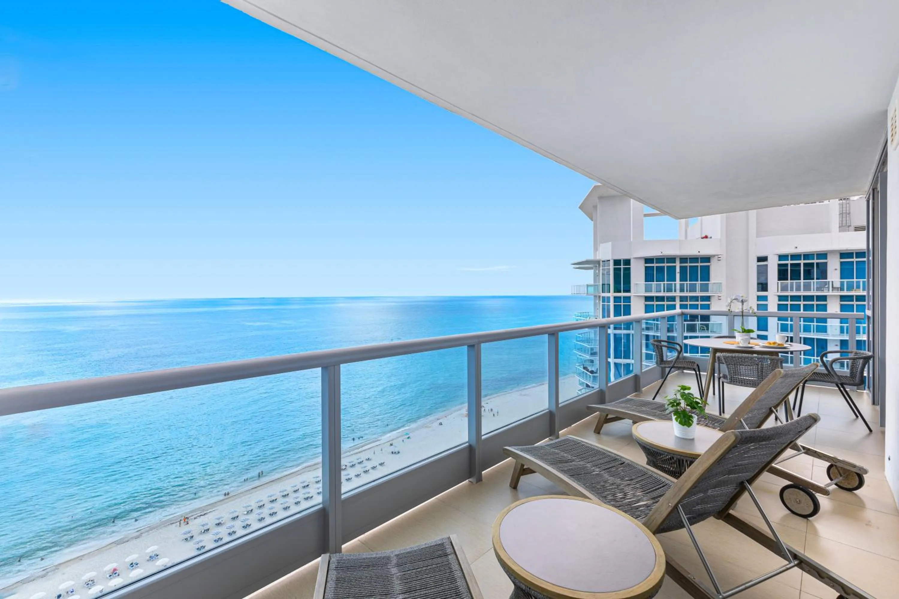 Balcony/Terrace in Dharma Home Suites Miami Beach at Monte Carlo