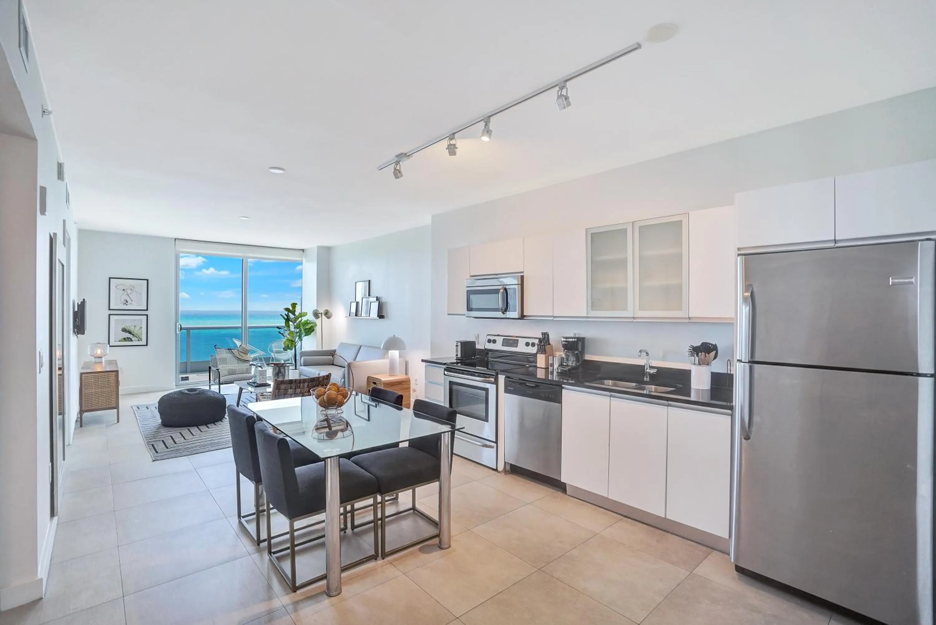 Kitchen or kitchenette in Dharma Home Suites Miami Beach at Monte Carlo