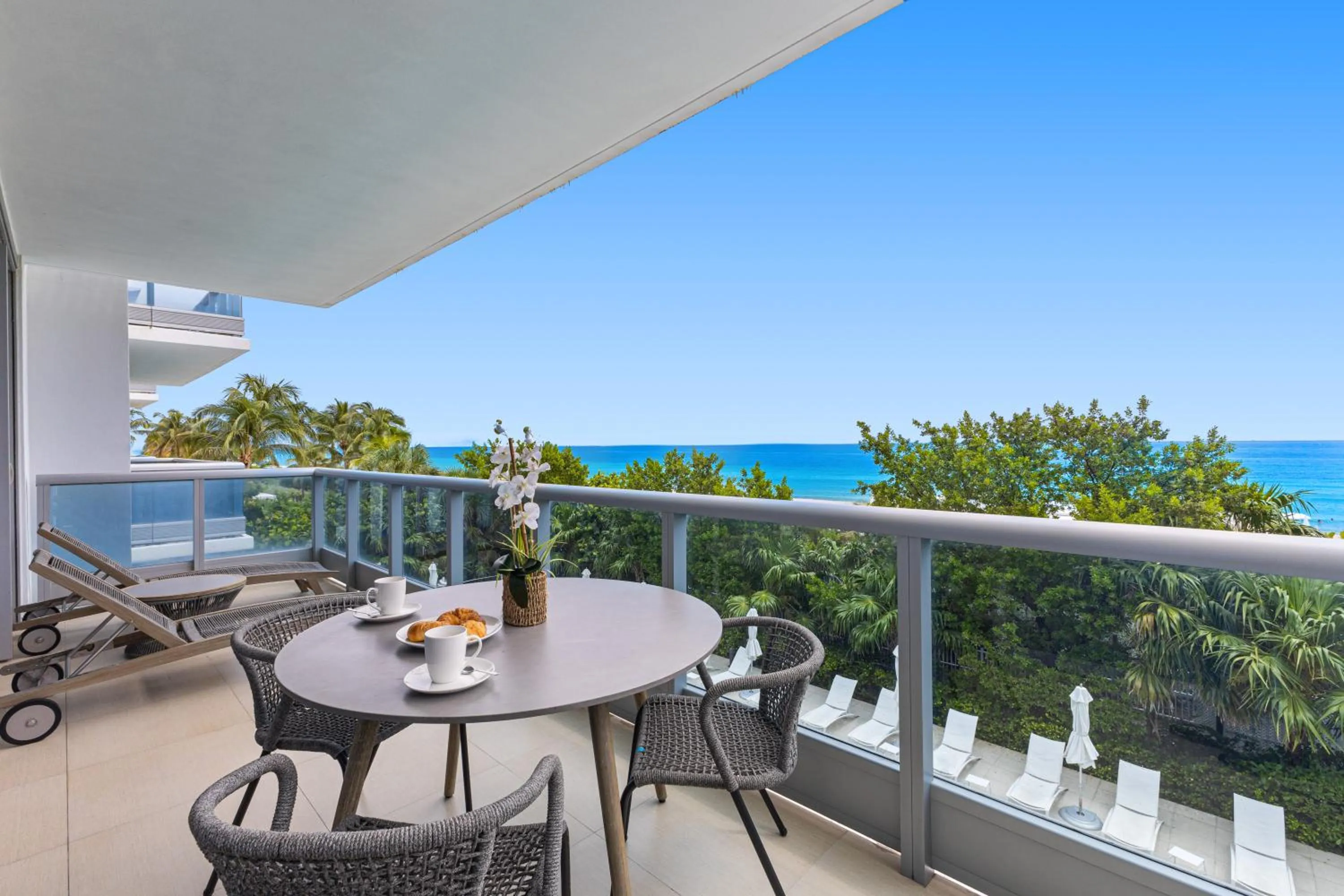 Balcony/Terrace in Dharma Home Suites Miami Beach at Monte Carlo