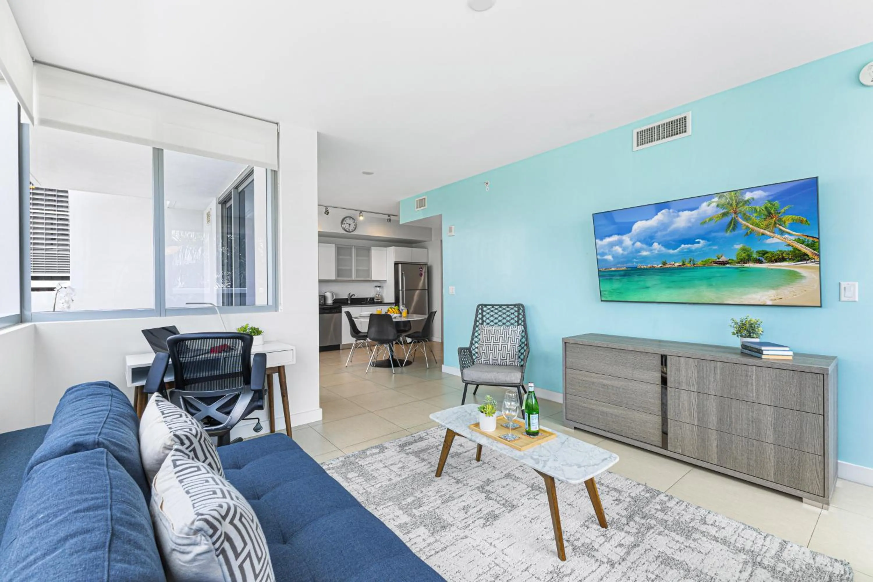 TV and multimedia in Dharma Home Suites Miami Beach at Monte Carlo